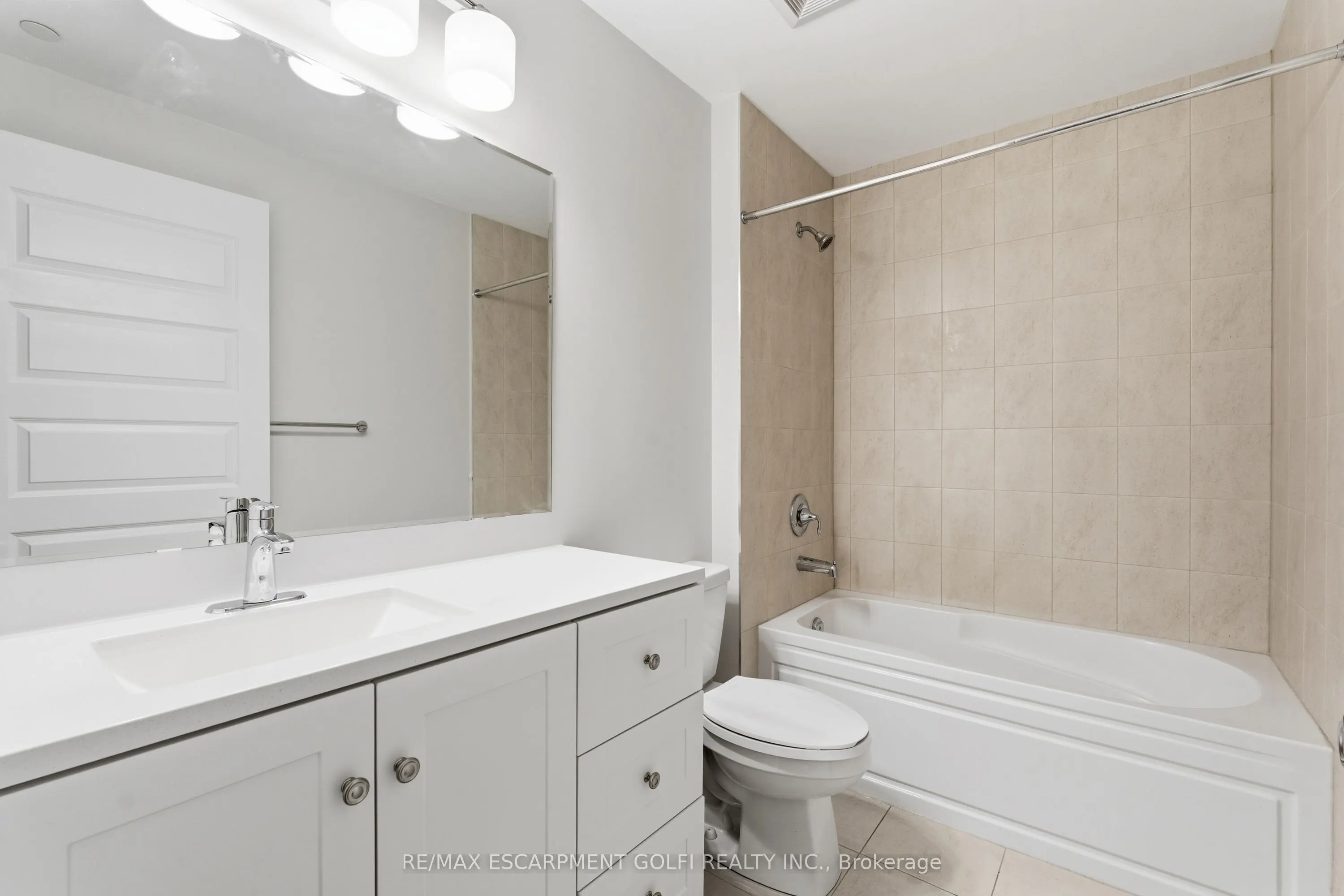 470 Gordon Krantz Avenue #204