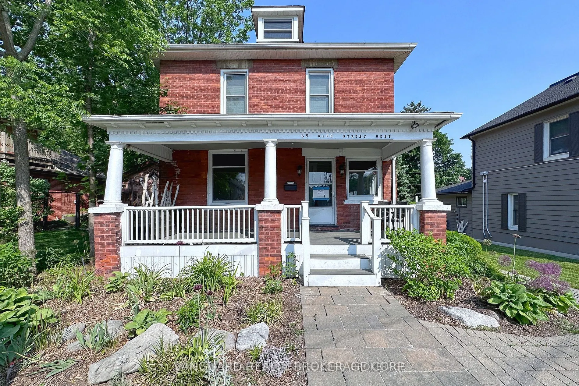 69 King Street W #Mainfloor