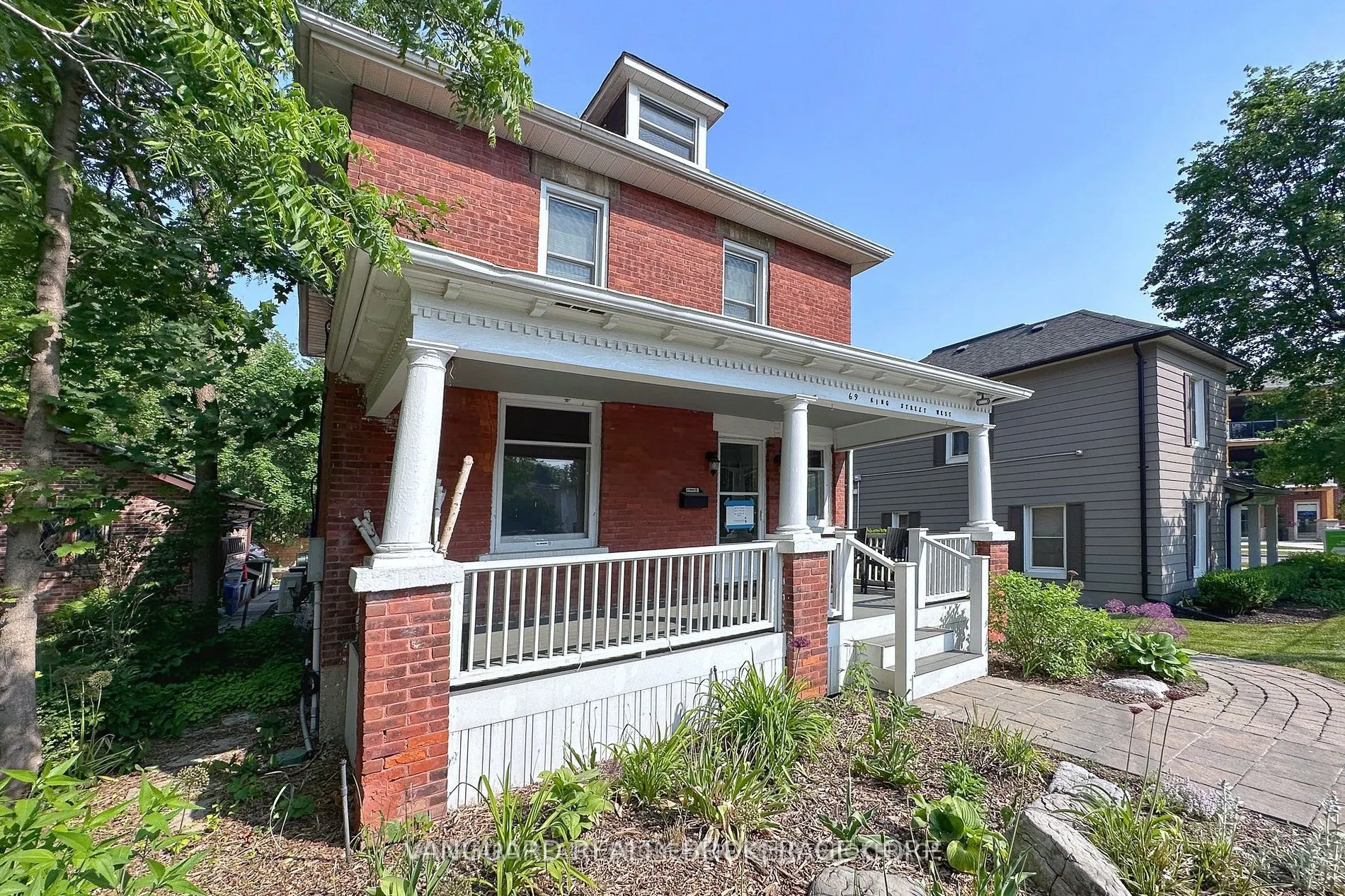69 King Street W #Mainfloor