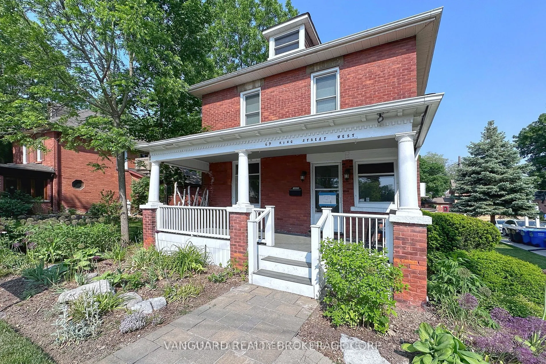 69 King Street W #Mainfloor