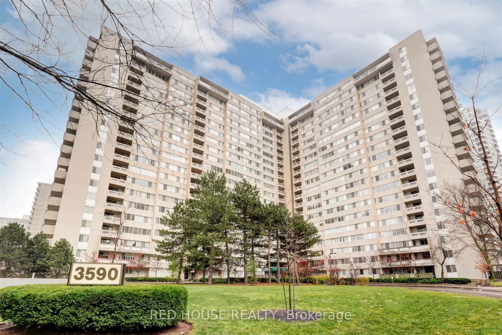 3590 Kaneff Crescent #705