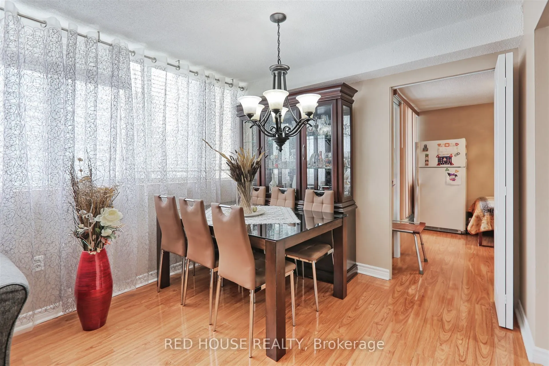 3590 Kaneff Crescent #705