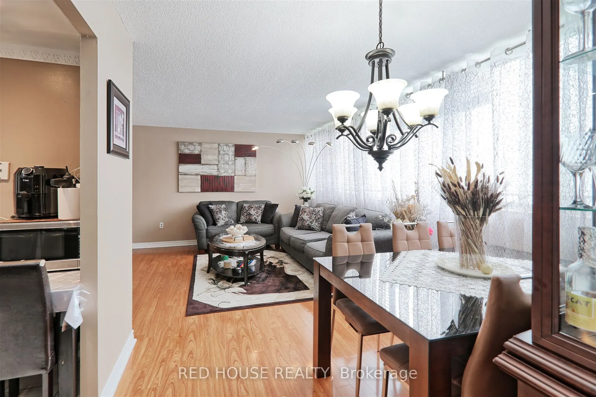 3590 Kaneff Crescent #705