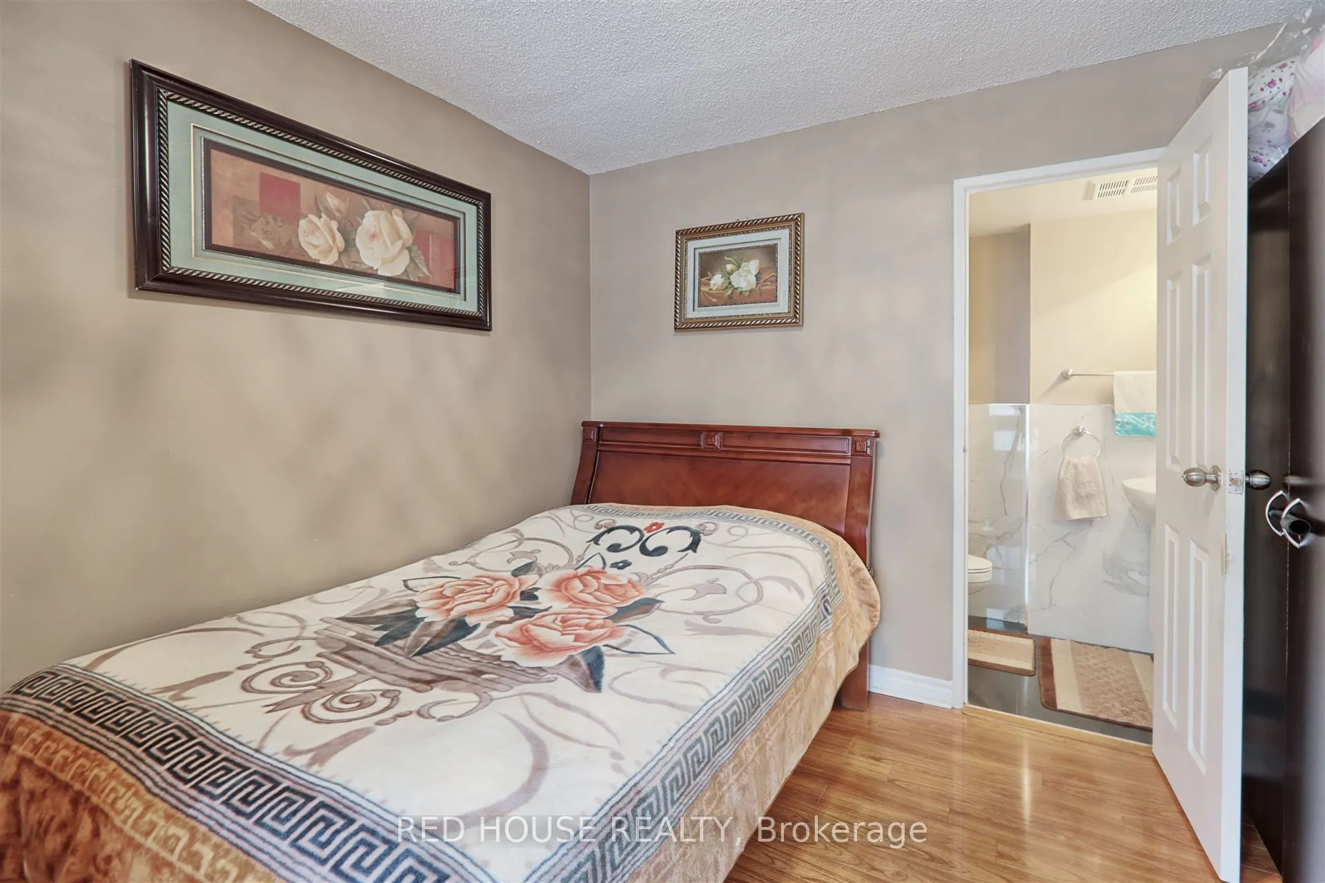 3590 Kaneff Crescent #705