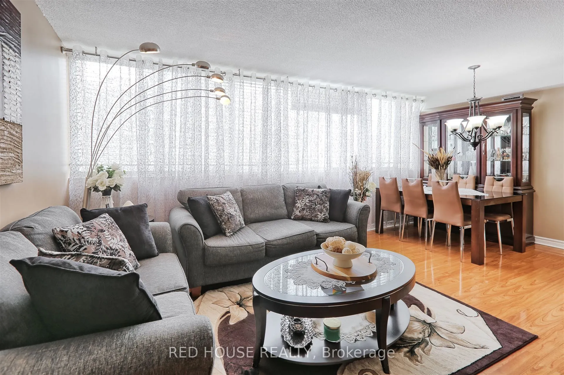 3590 Kaneff Crescent #705