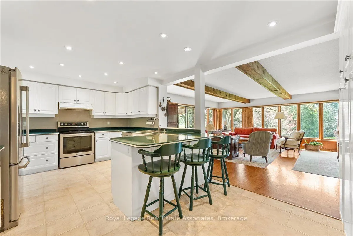 4 Wolf Crescent