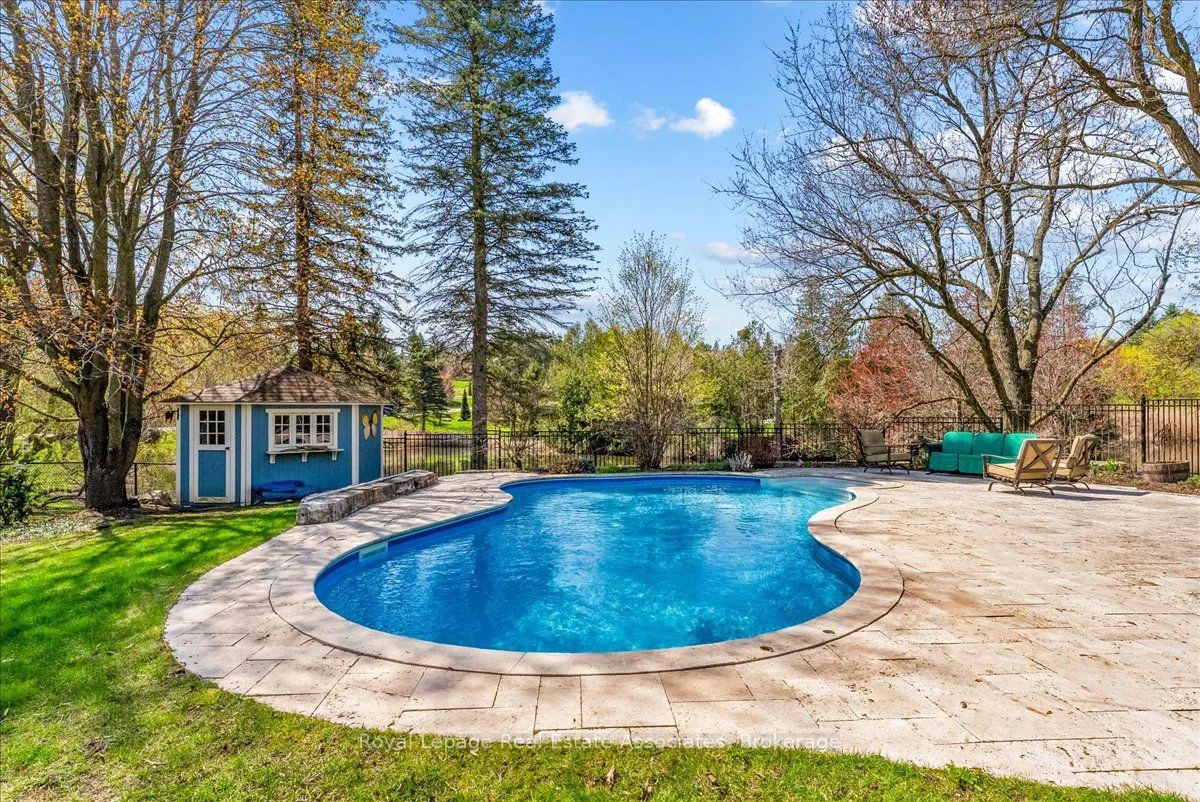 4 Wolf Crescent