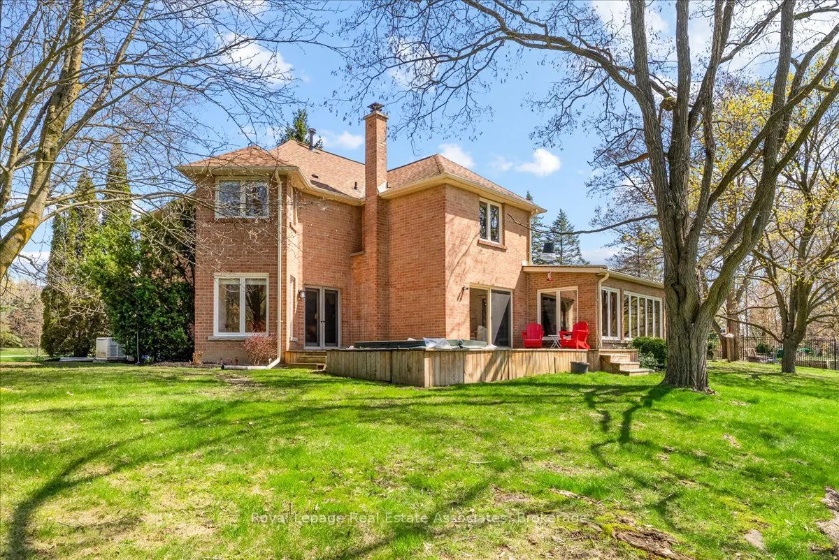 4 Wolf Crescent