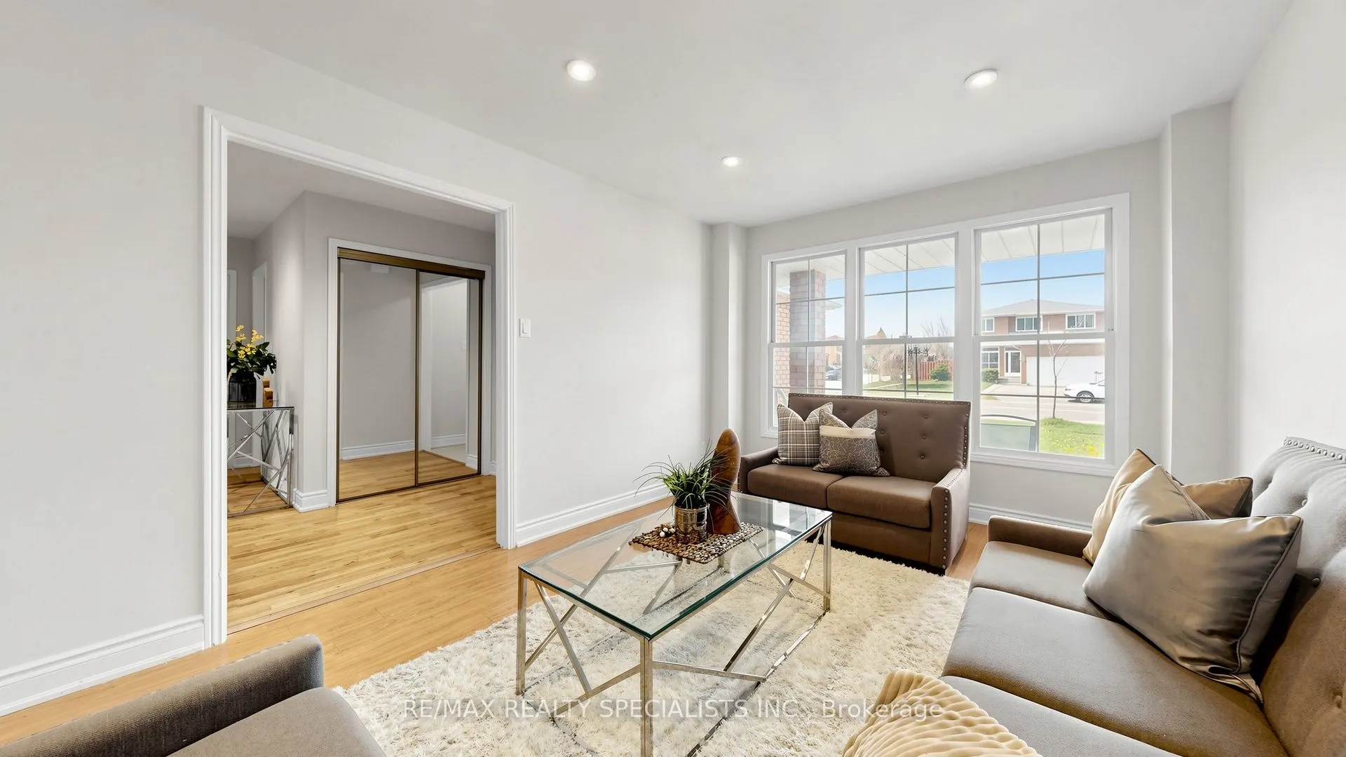 59 Sunforest Drive