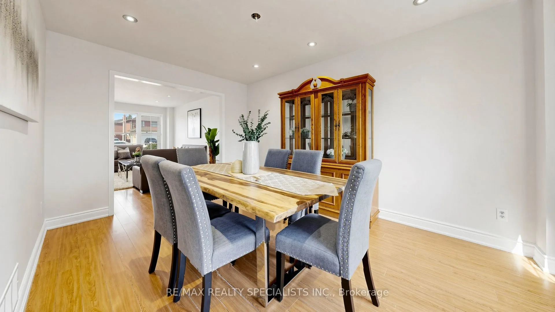 59 Sunforest Drive