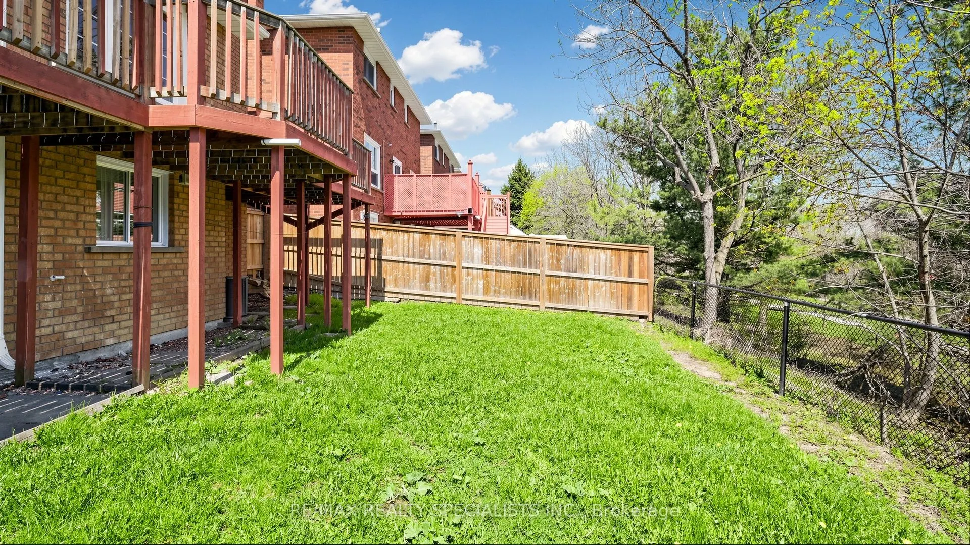 59 Sunforest Drive