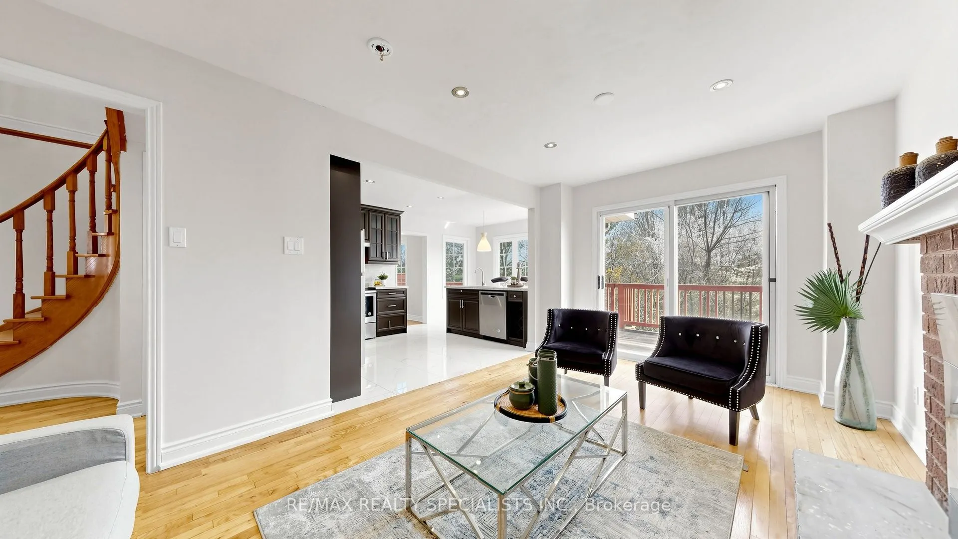 59 Sunforest Drive