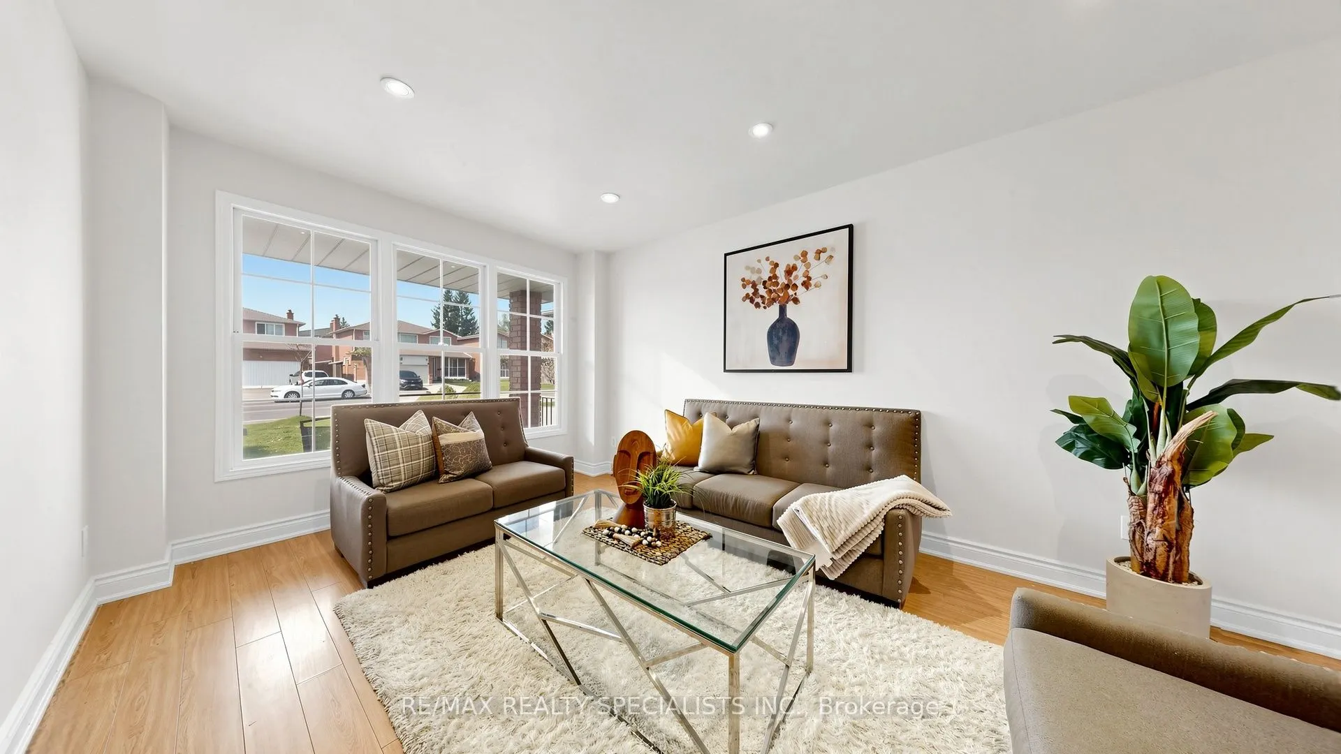 59 Sunforest Drive
