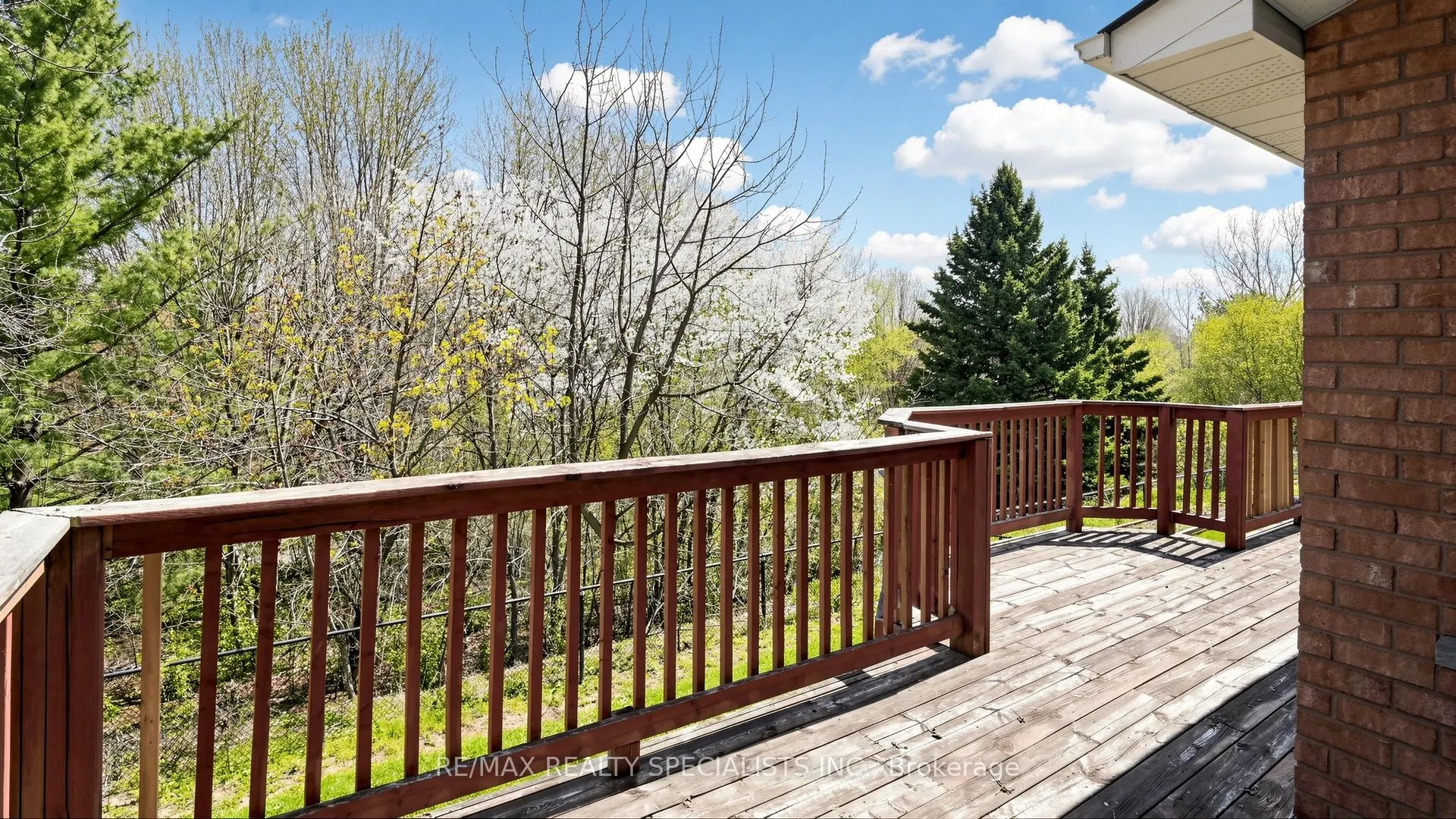 59 Sunforest Drive