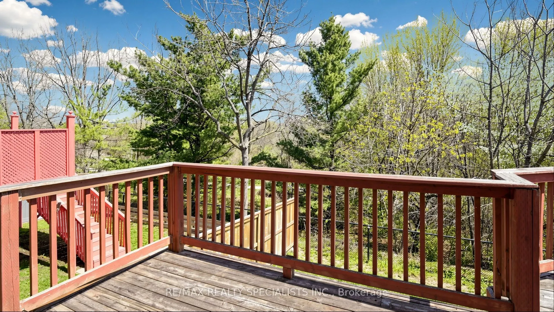 59 Sunforest Drive