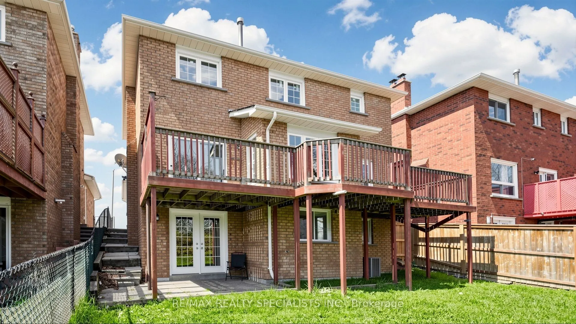 59 Sunforest Drive