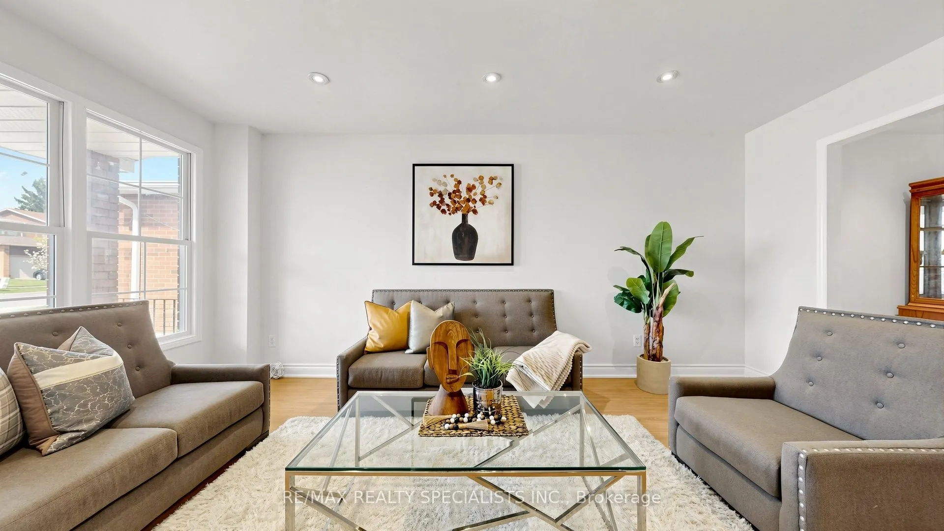 59 Sunforest Drive