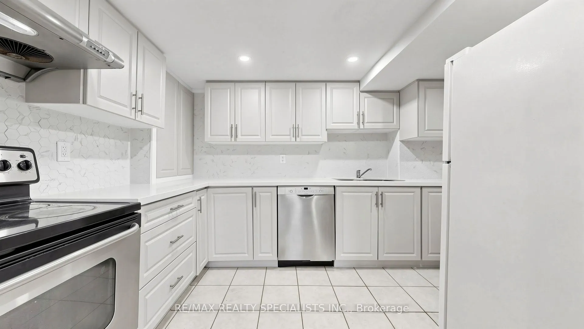 59 Sunforest Drive
