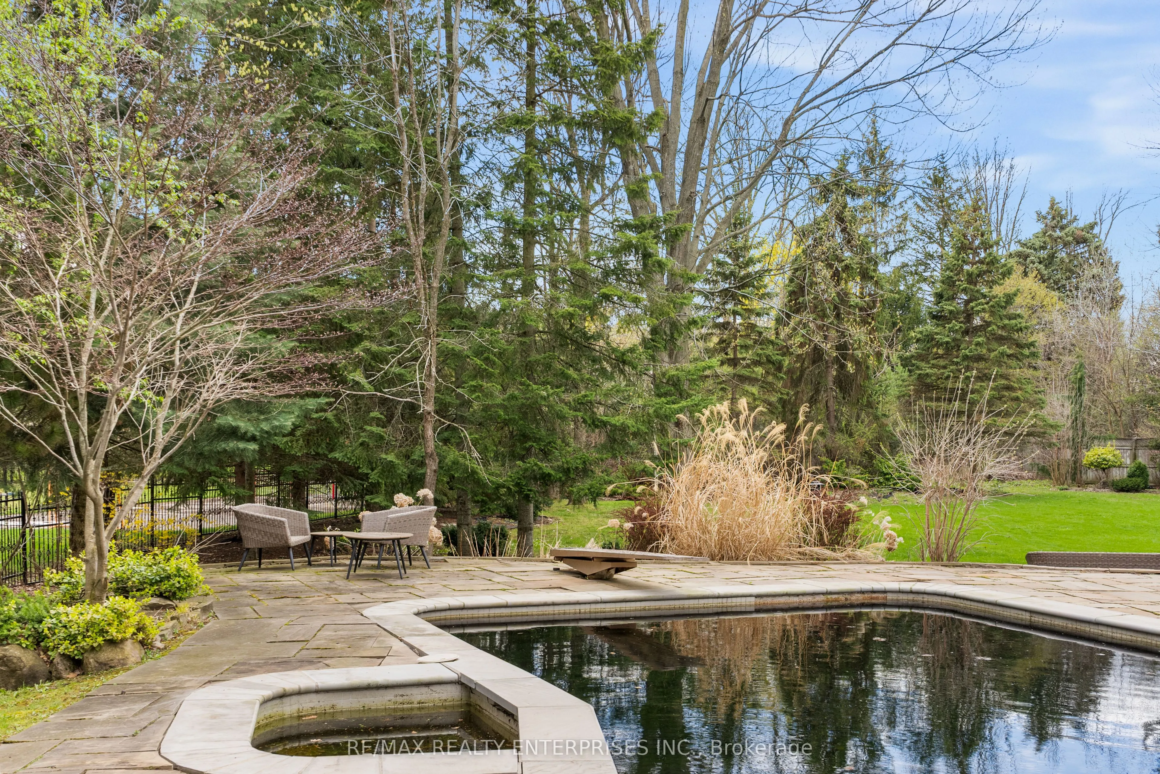 2154 Oneida Crescent