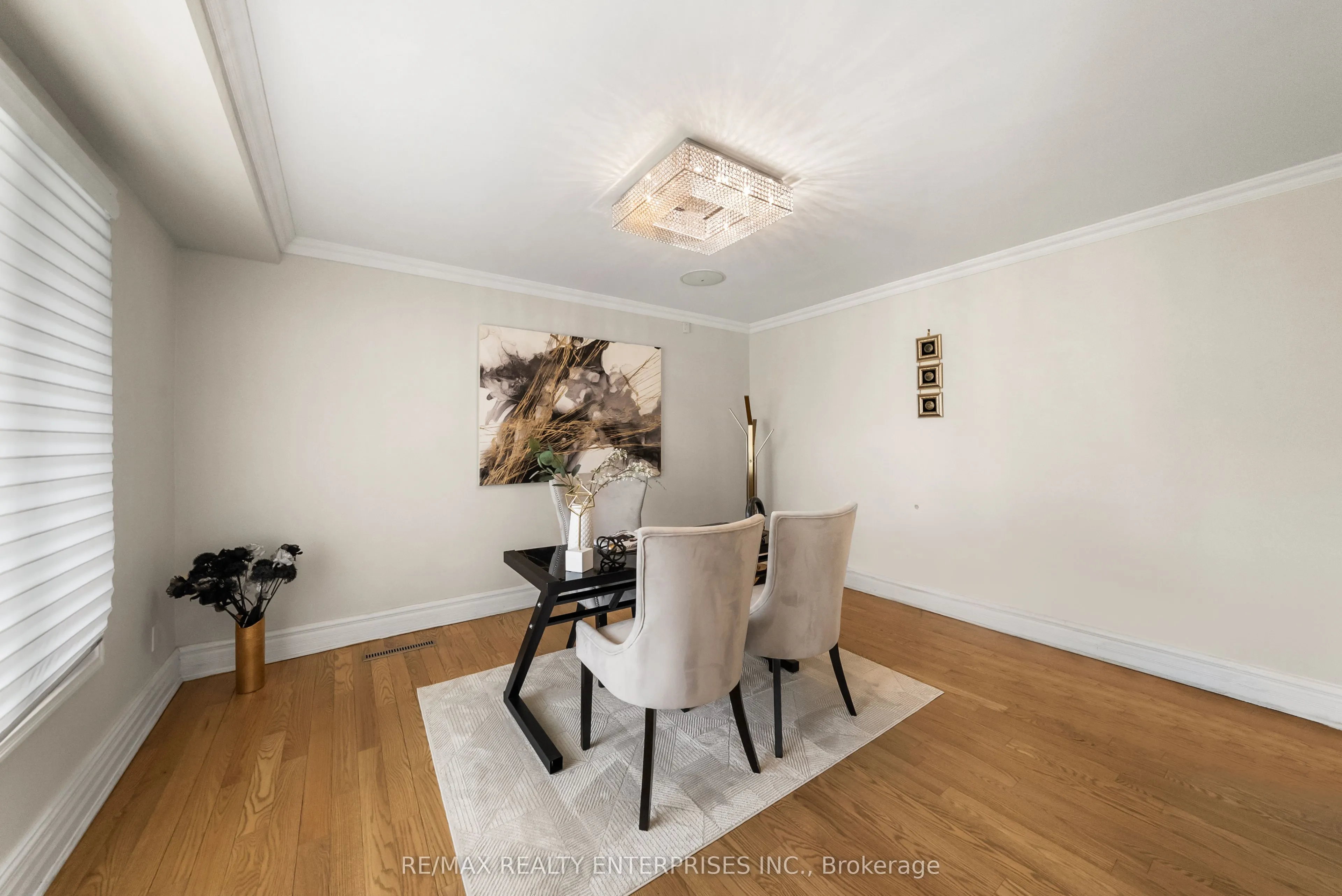 2154 Oneida Crescent