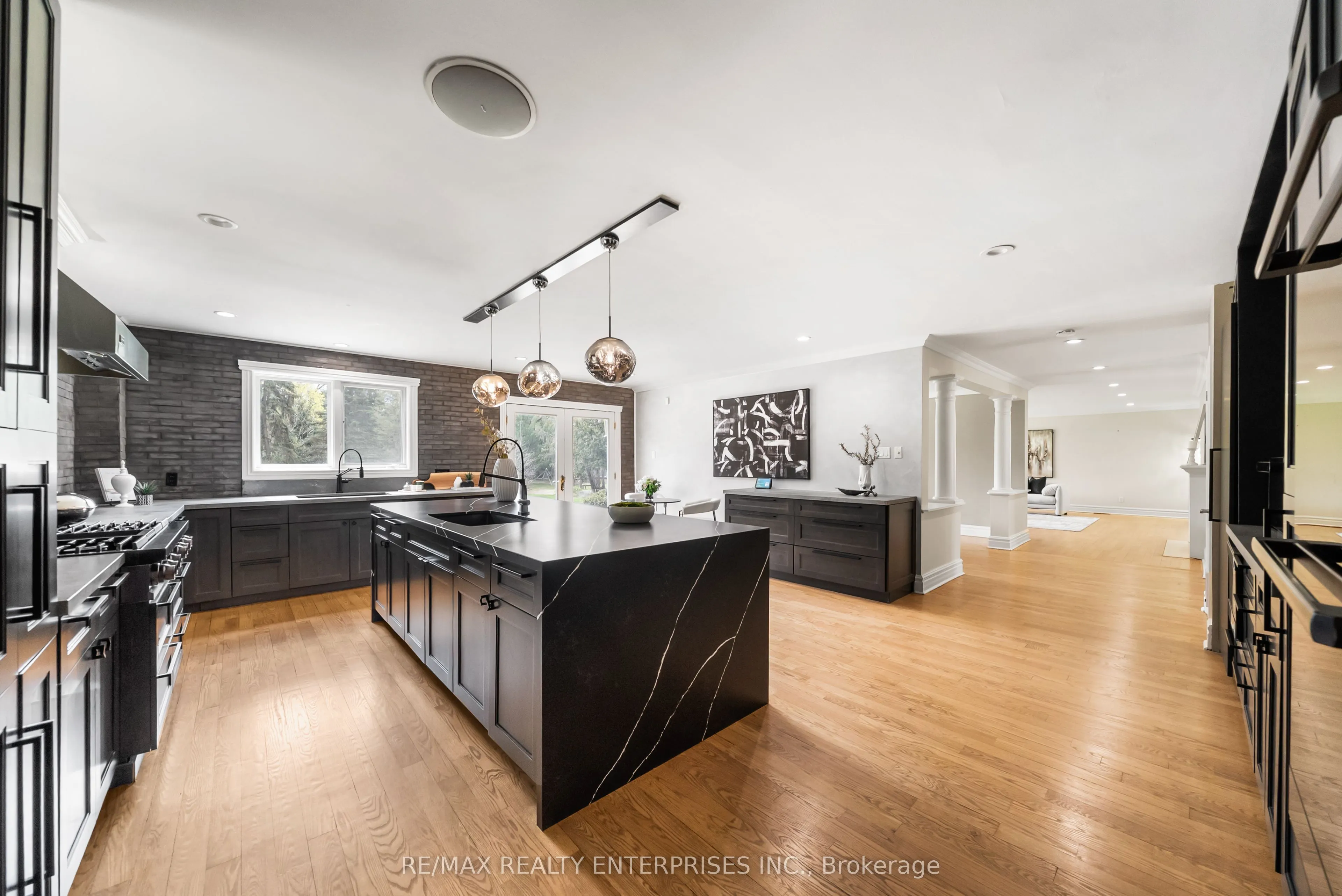 2154 Oneida Crescent