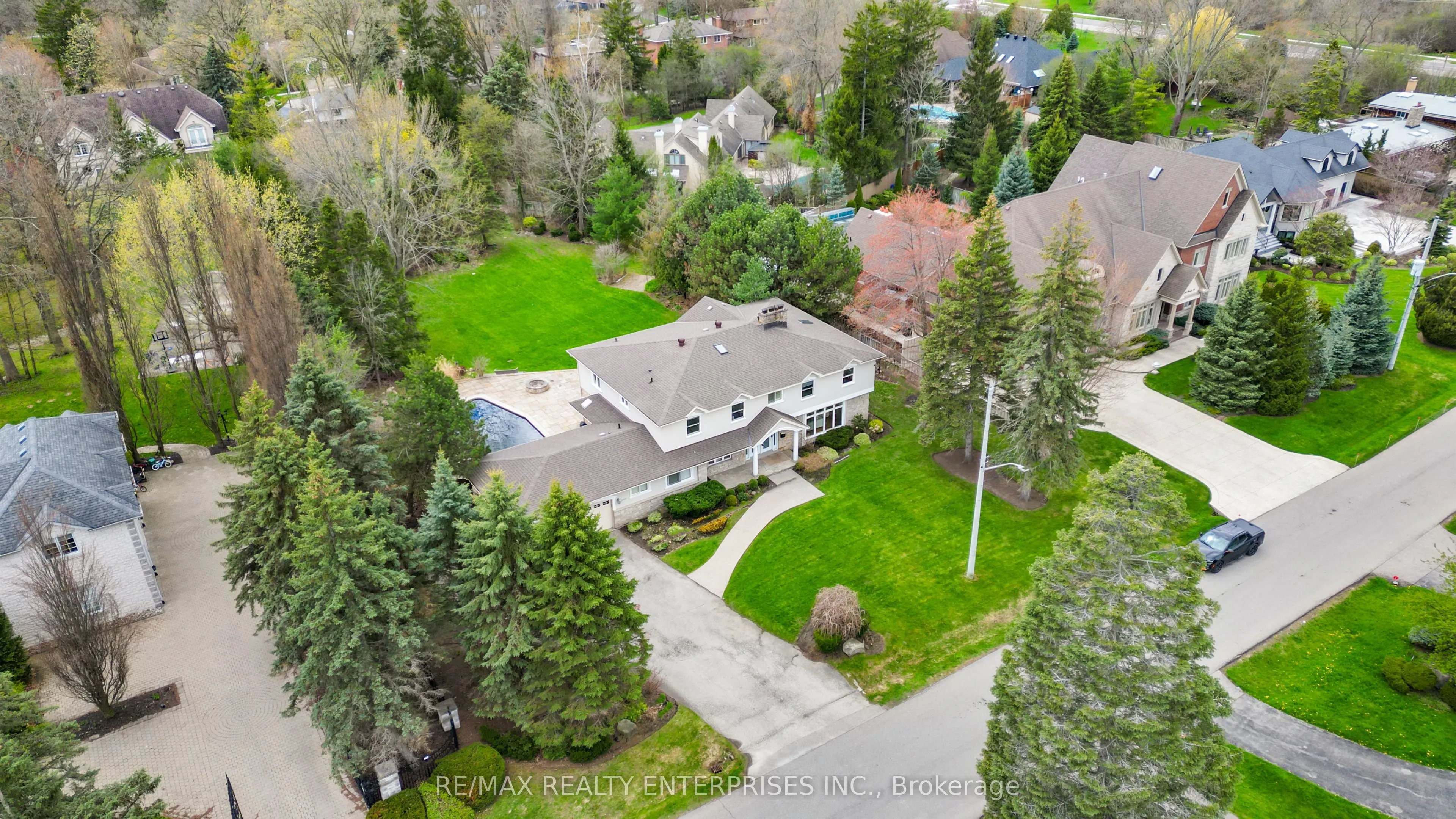 2154 Oneida Crescent