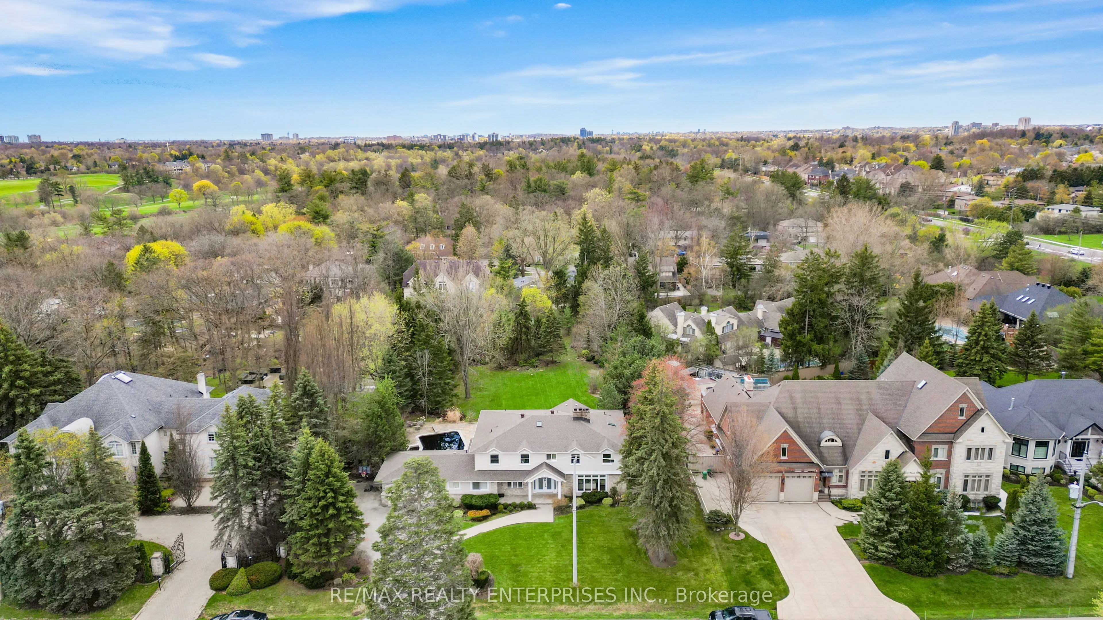 2154 Oneida Crescent