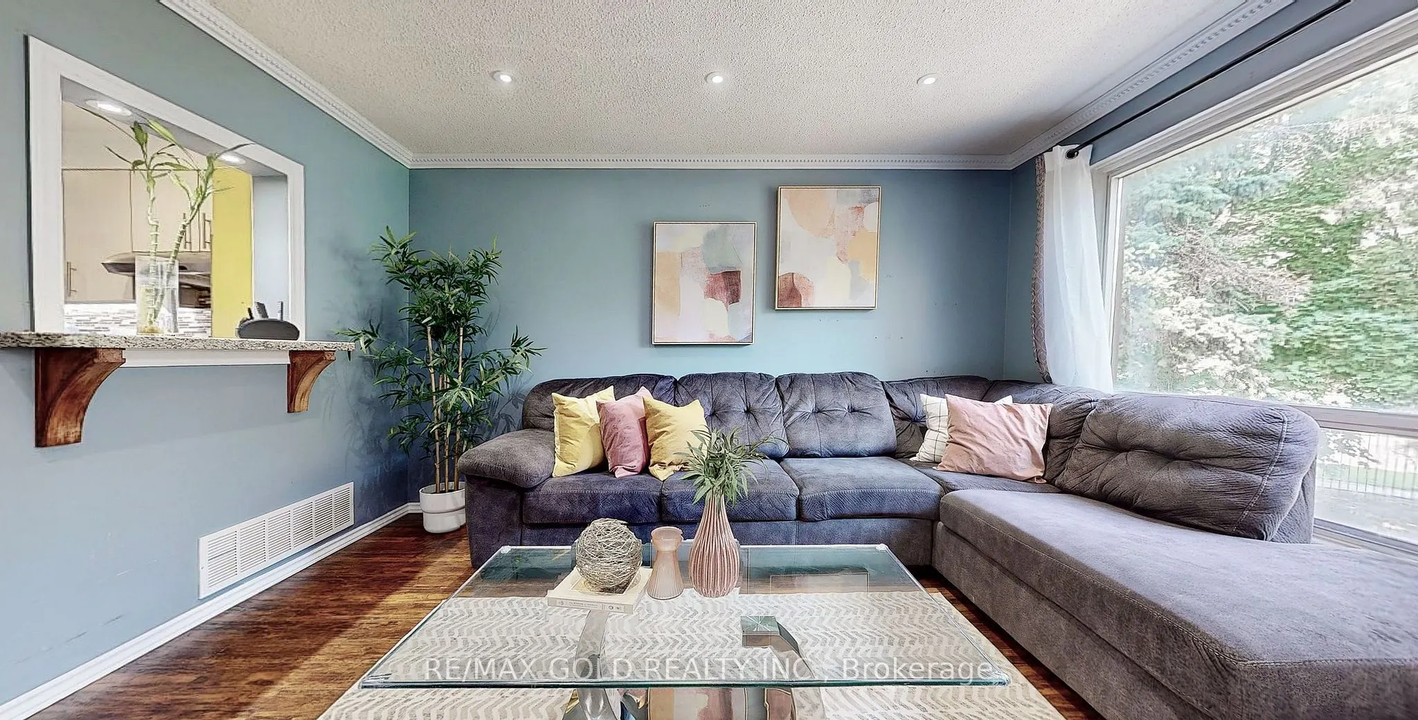 18 Carleton Place #18