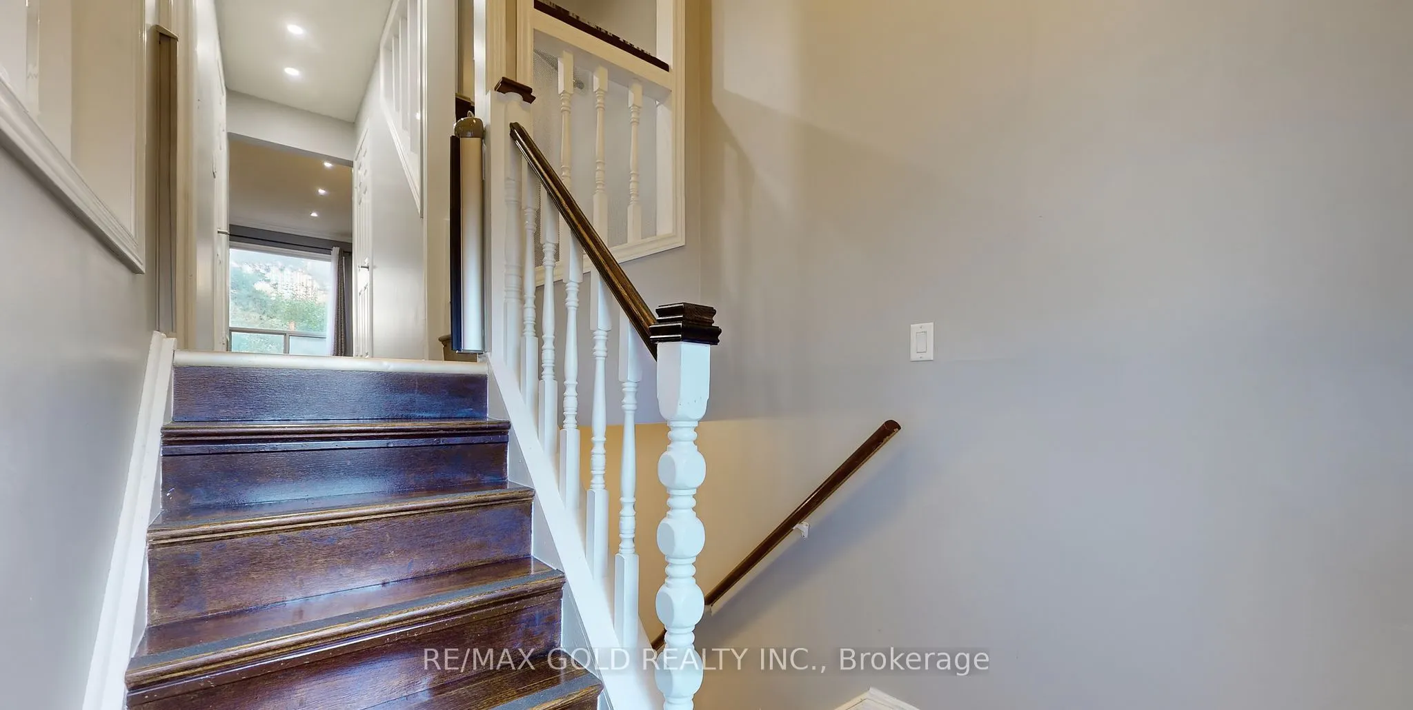 18 Carleton Place #18