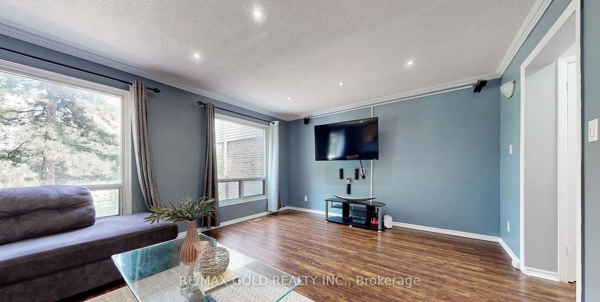 18 Carleton Place #18