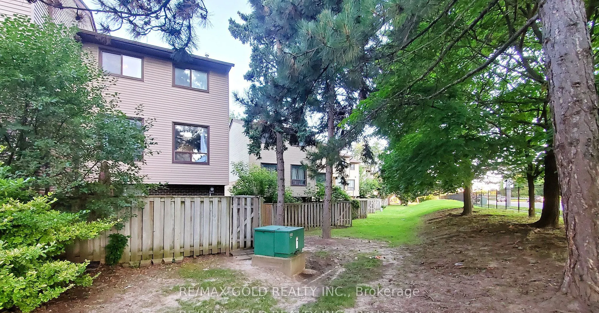 18 Carleton Place #18