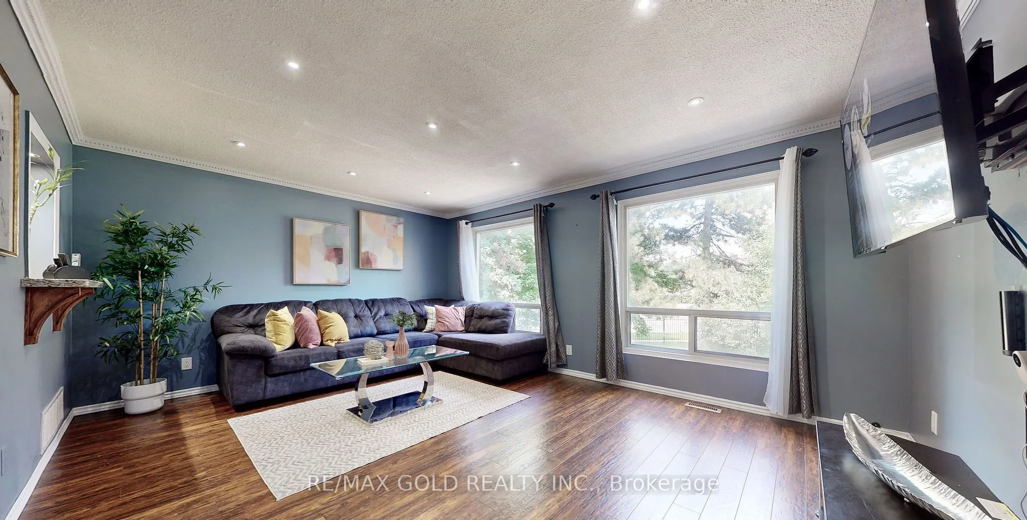 18 Carleton Place #18