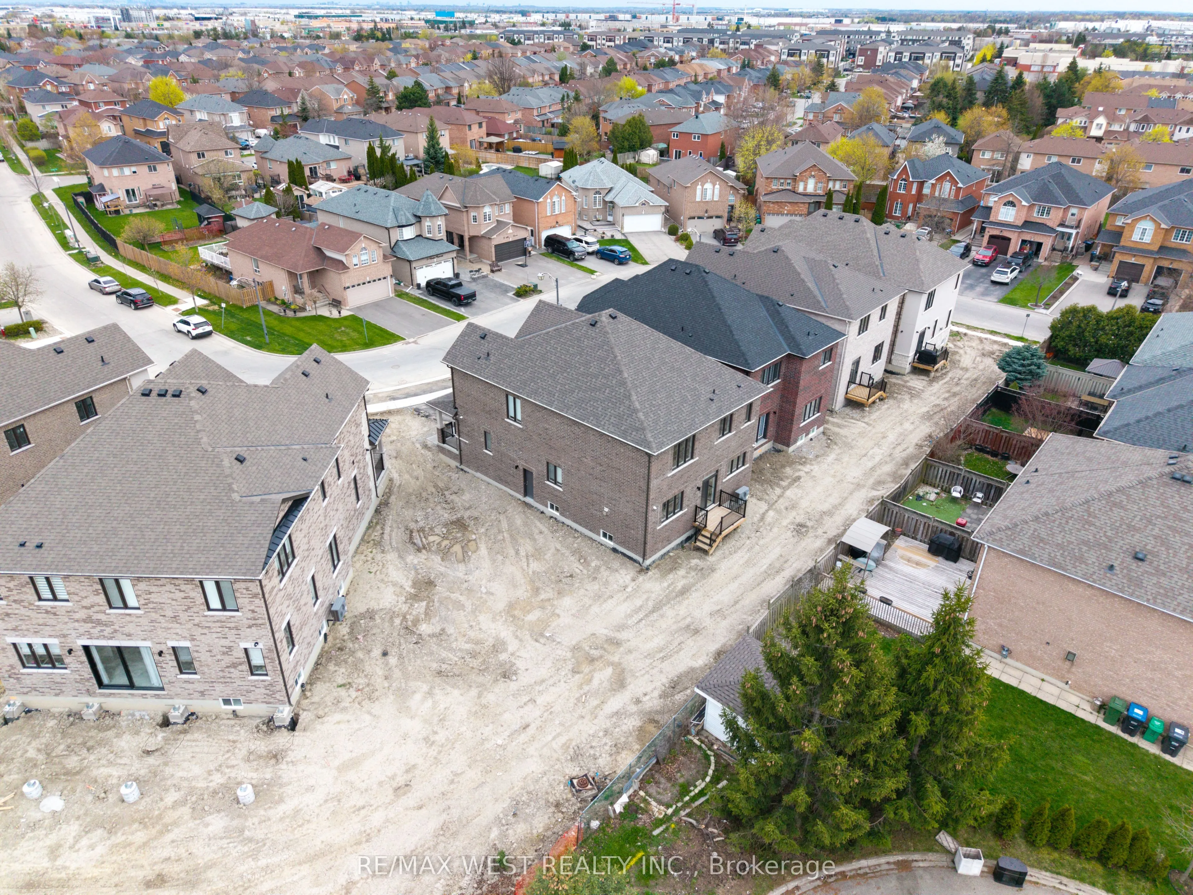 24 Hanton Crescent