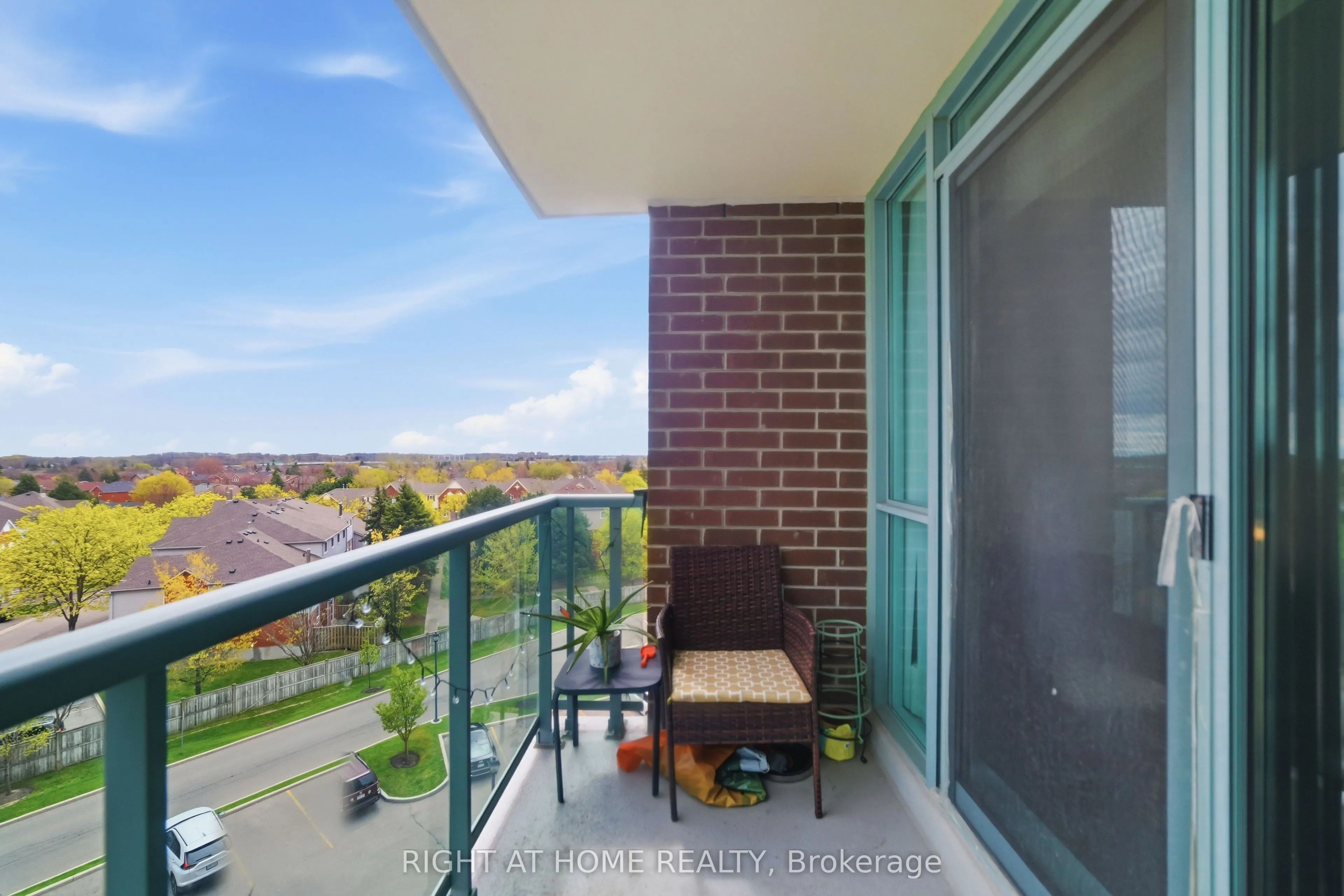 4879 KIMBERMOUNT Avenue #607
