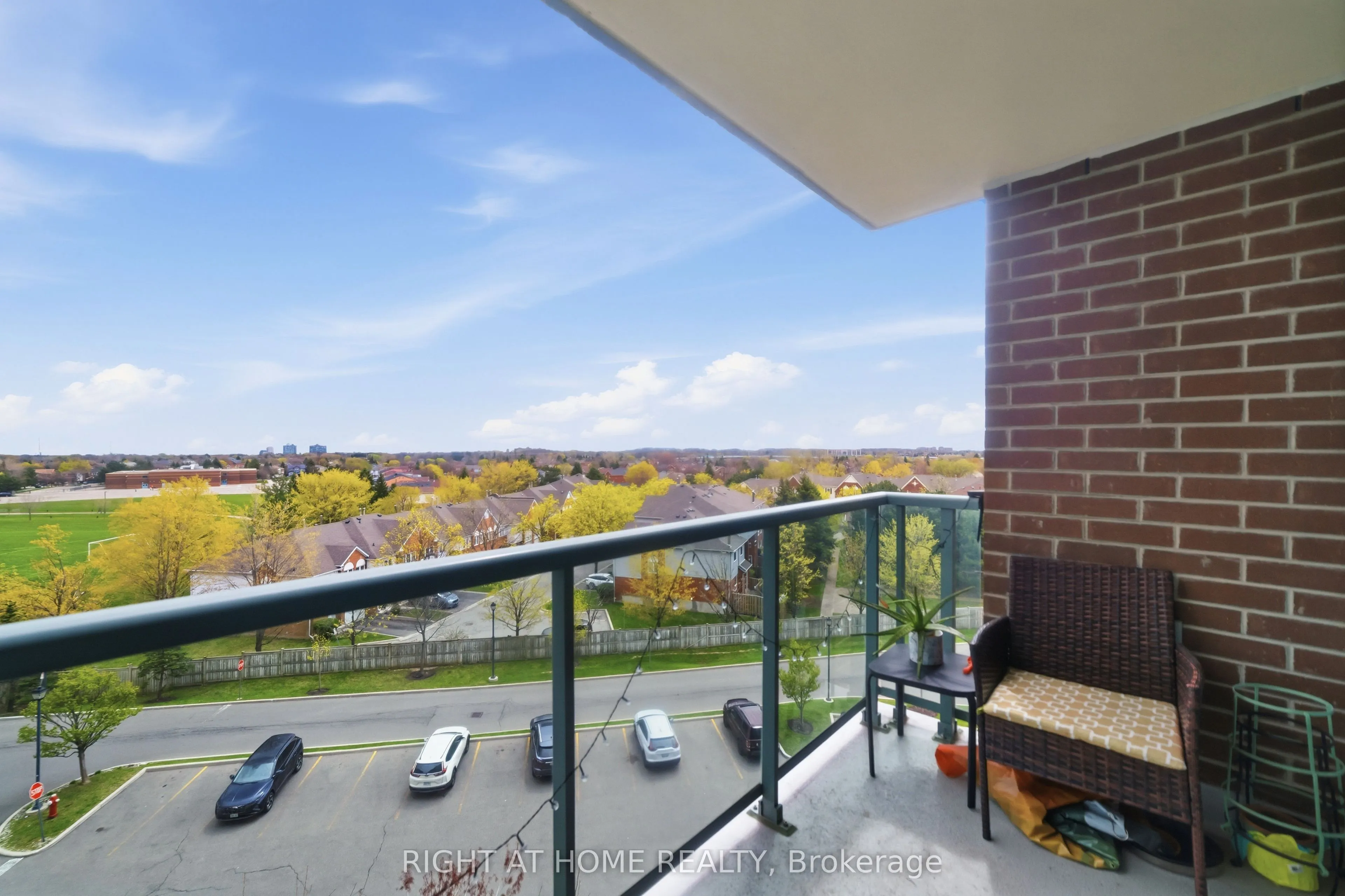 4879 KIMBERMOUNT Avenue #607