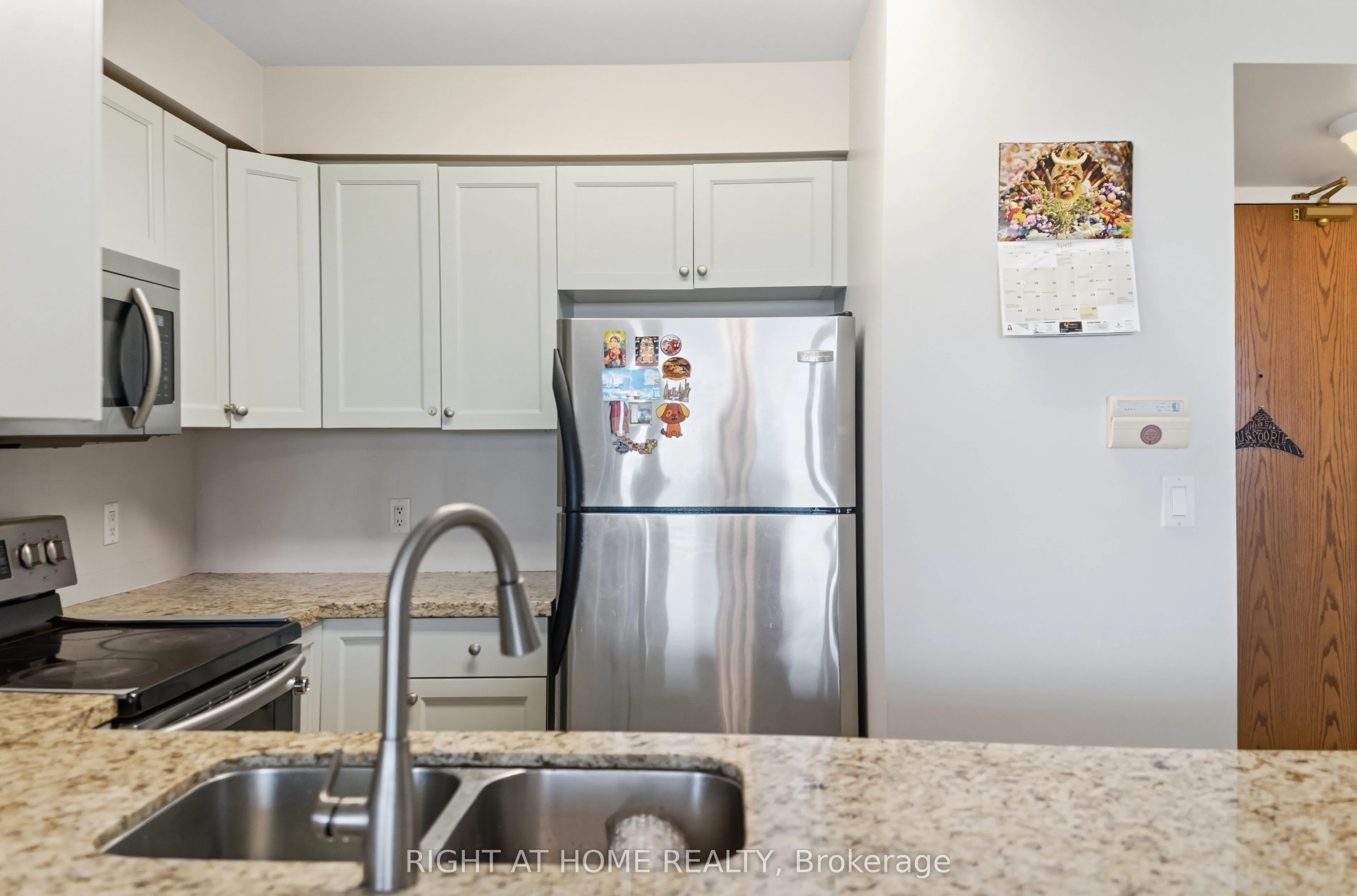 4879 KIMBERMOUNT Avenue #607