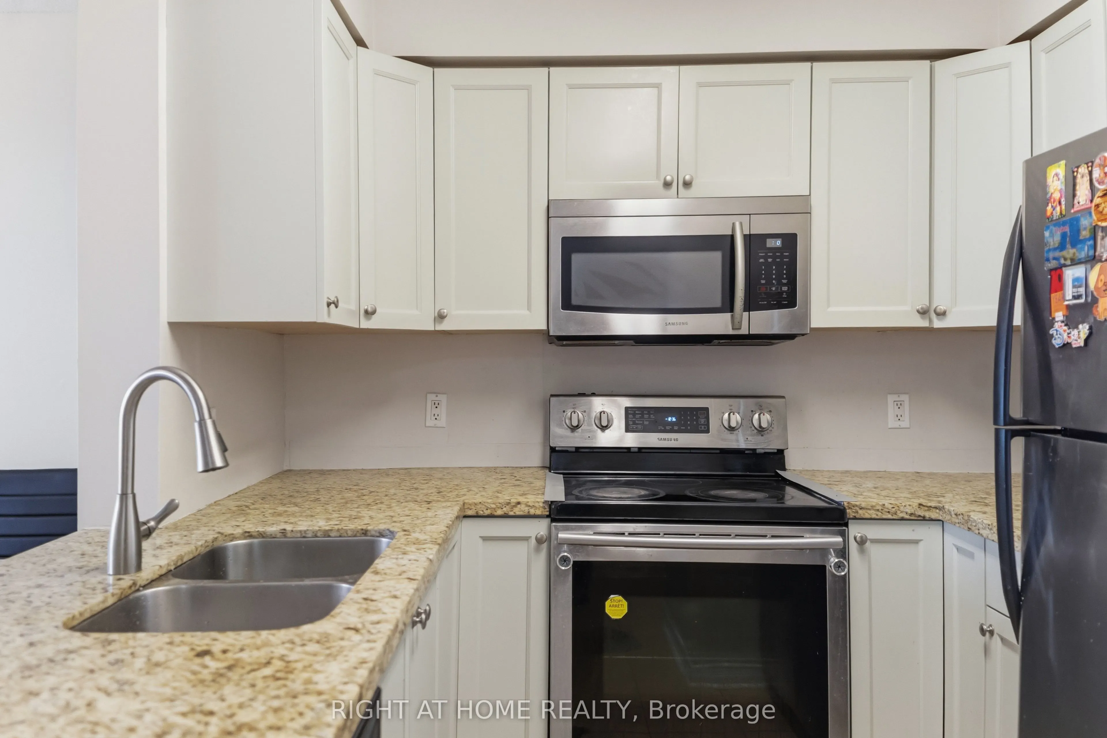 4879 KIMBERMOUNT Avenue #607