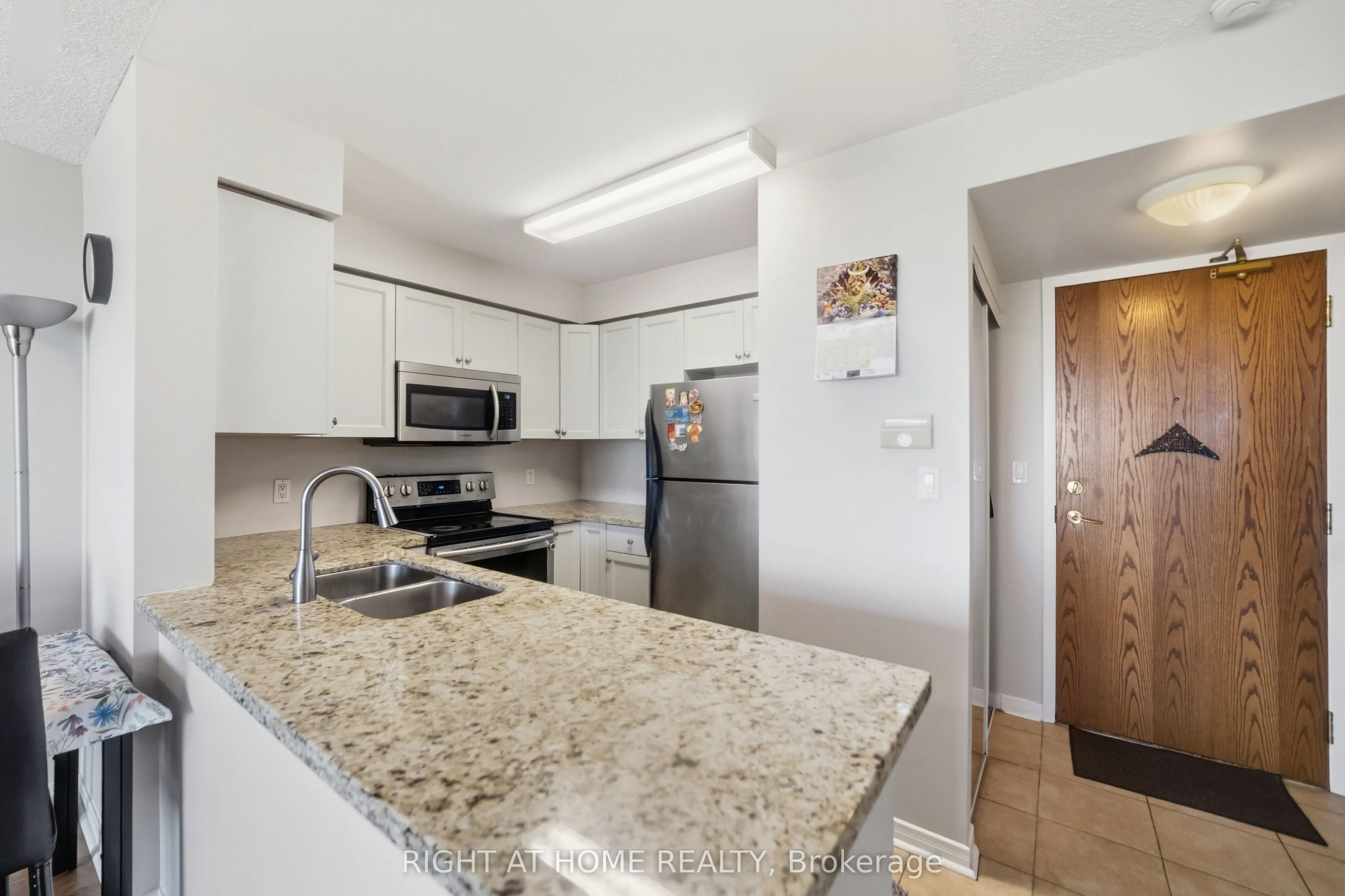4879 KIMBERMOUNT Avenue #607