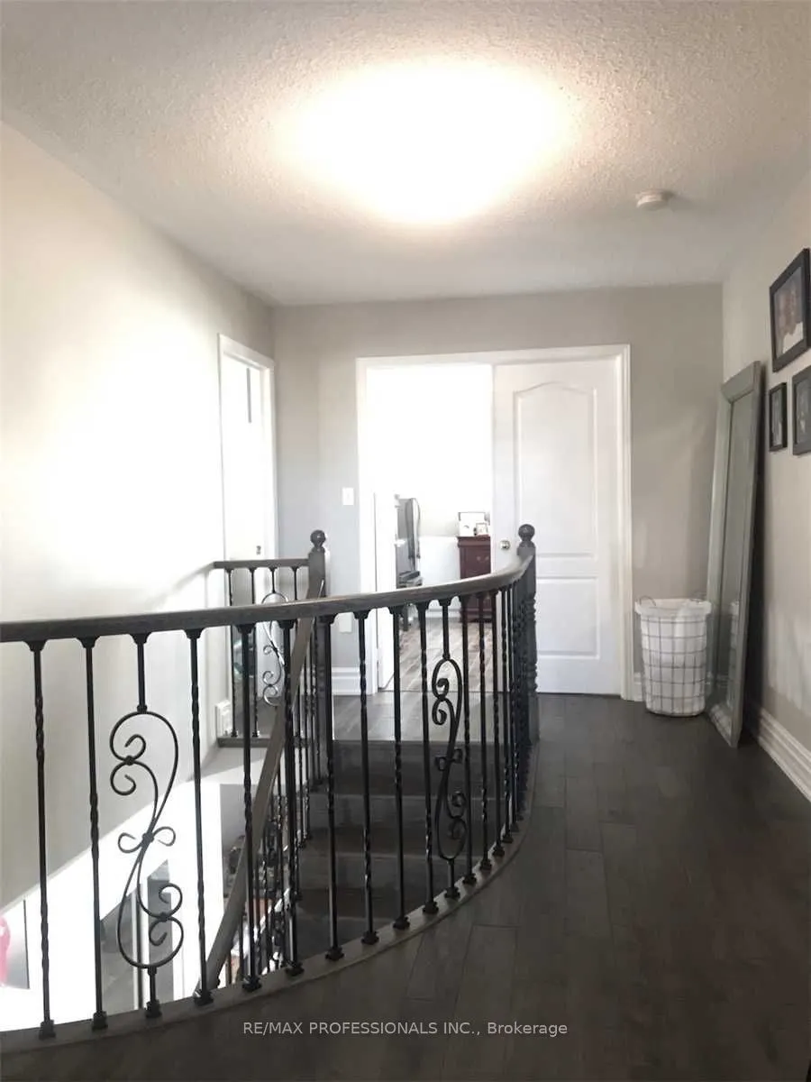 3895 Henrietta Way