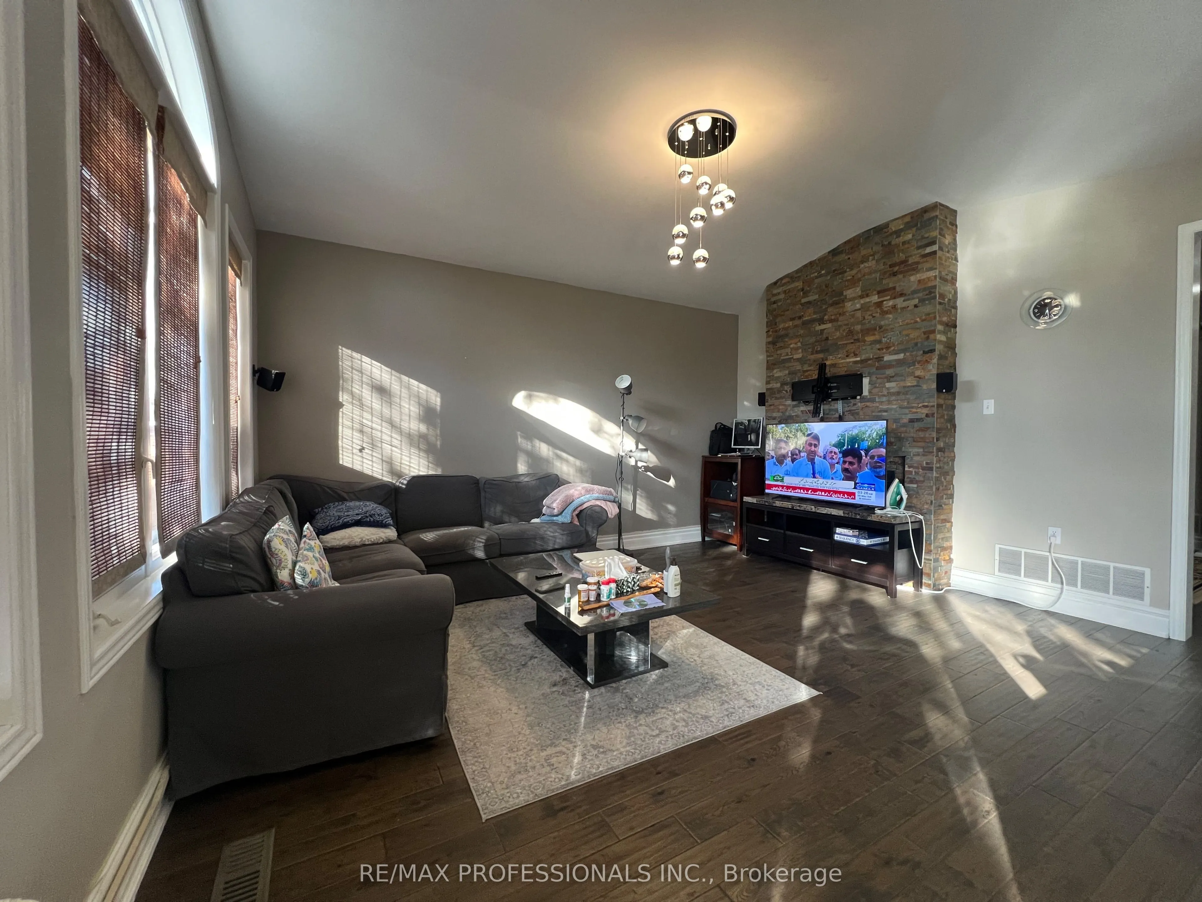 3895 Henrietta Way