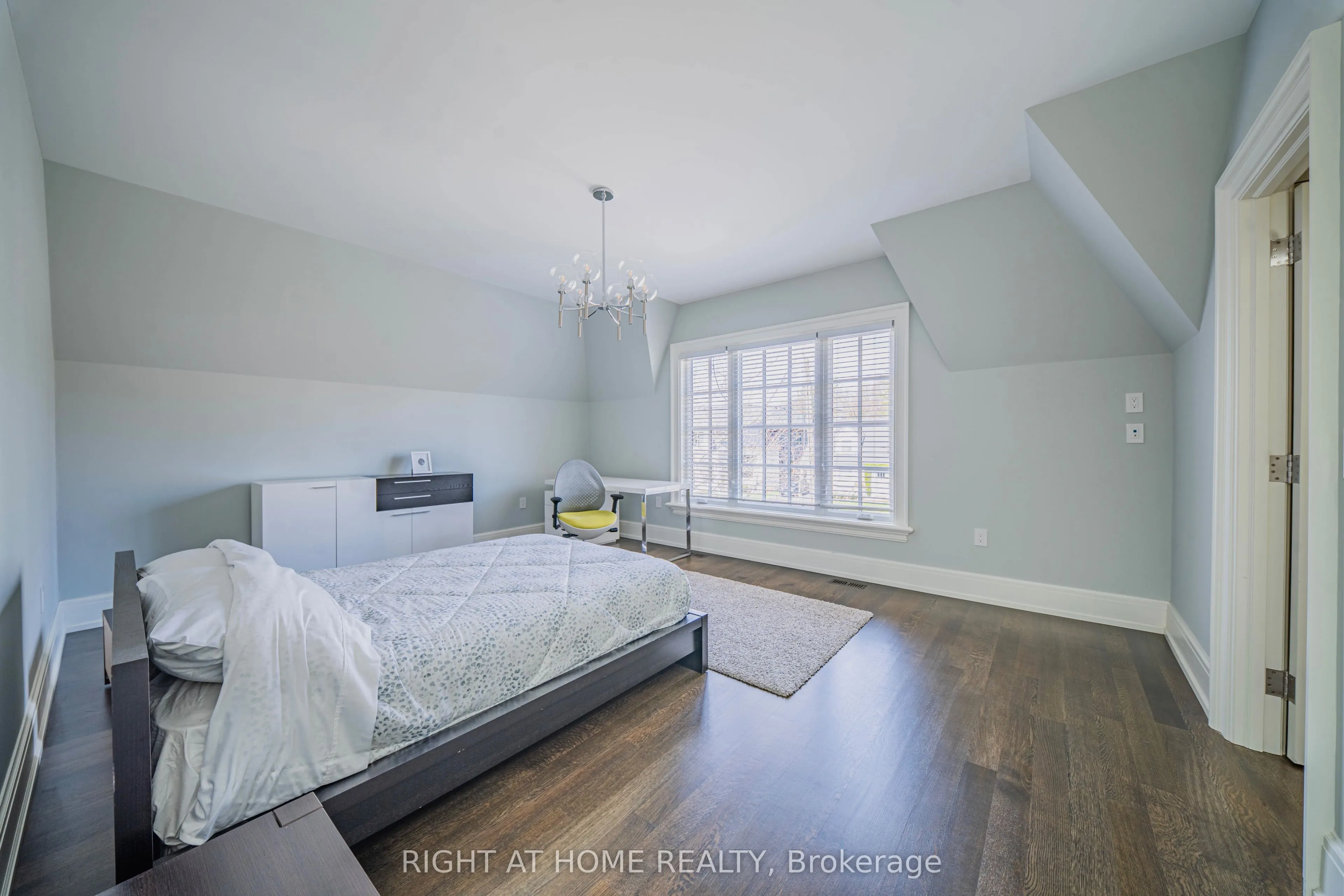 2 Finchley Road