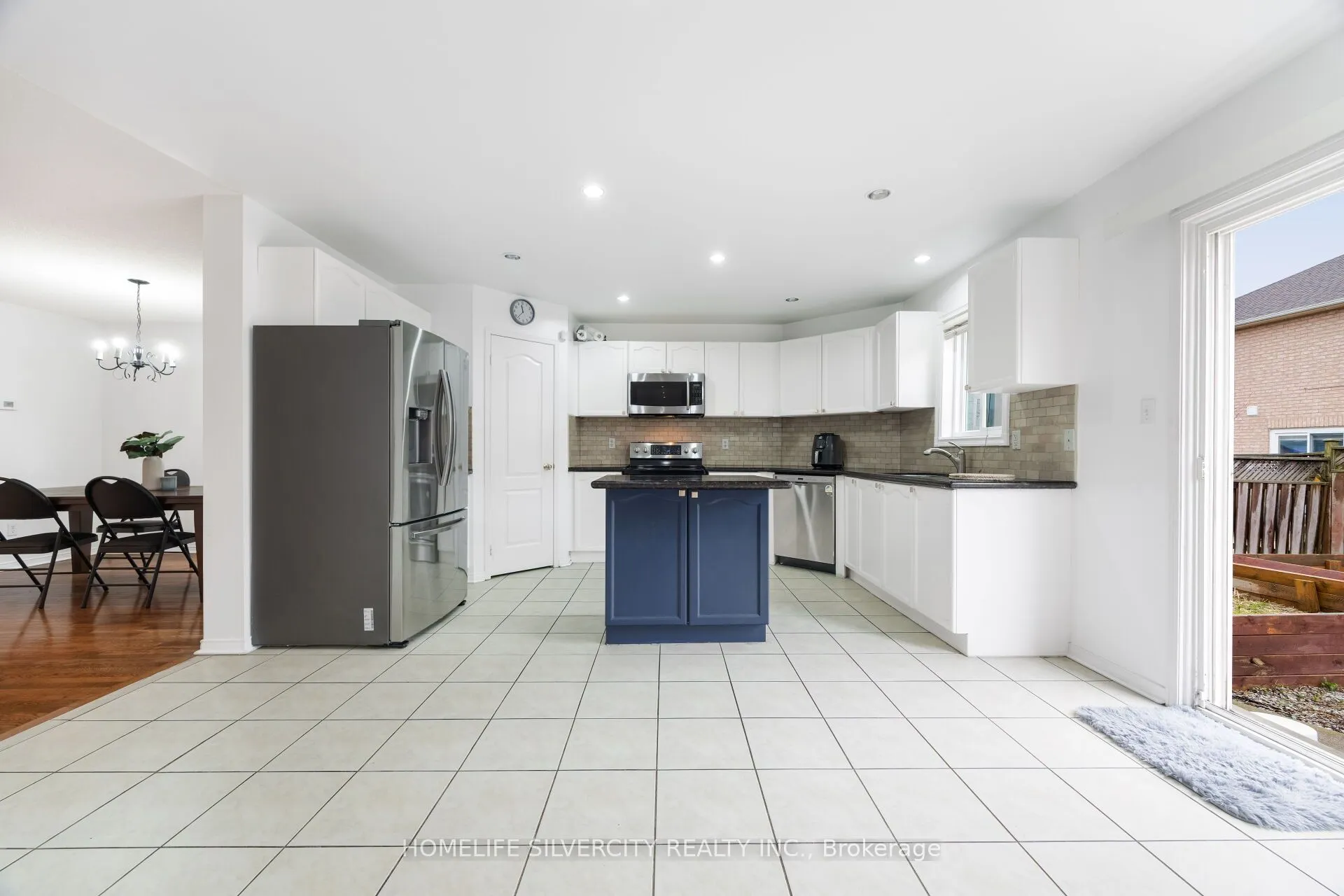 29 Beachpoint Boulevard