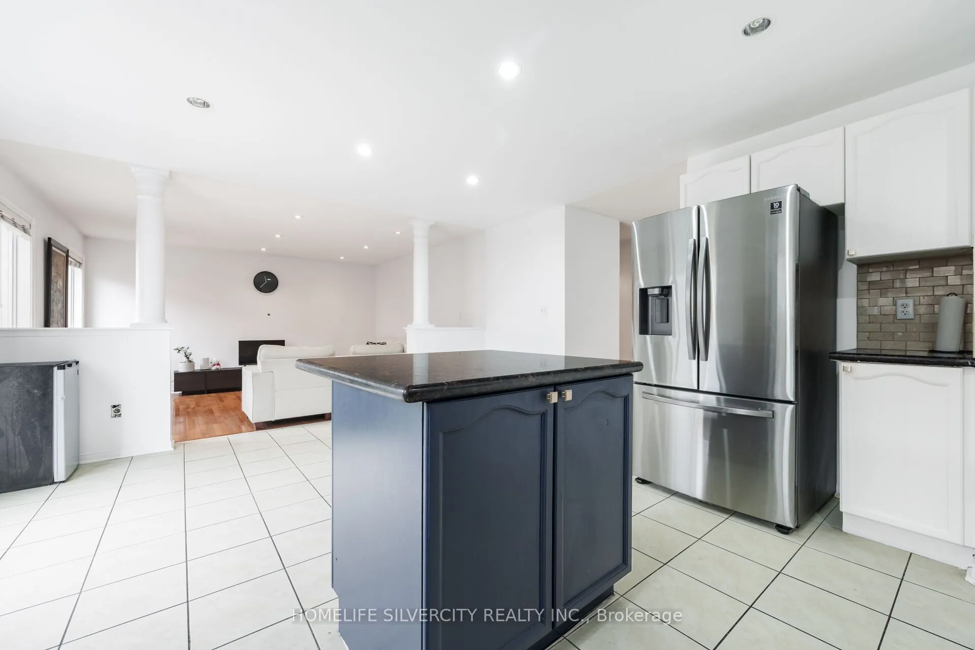 29 Beachpoint Boulevard