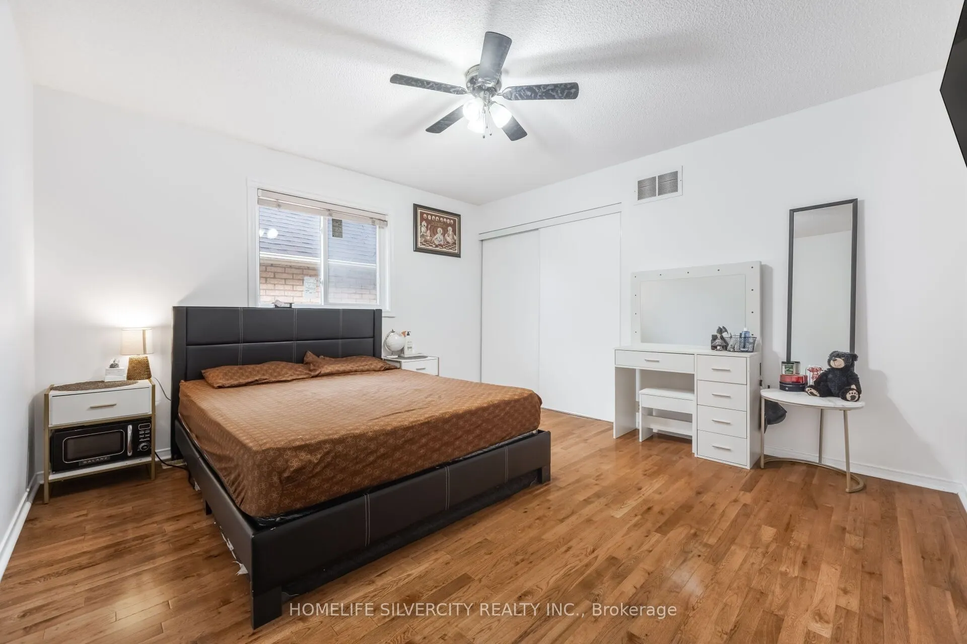 29 Beachpoint Boulevard