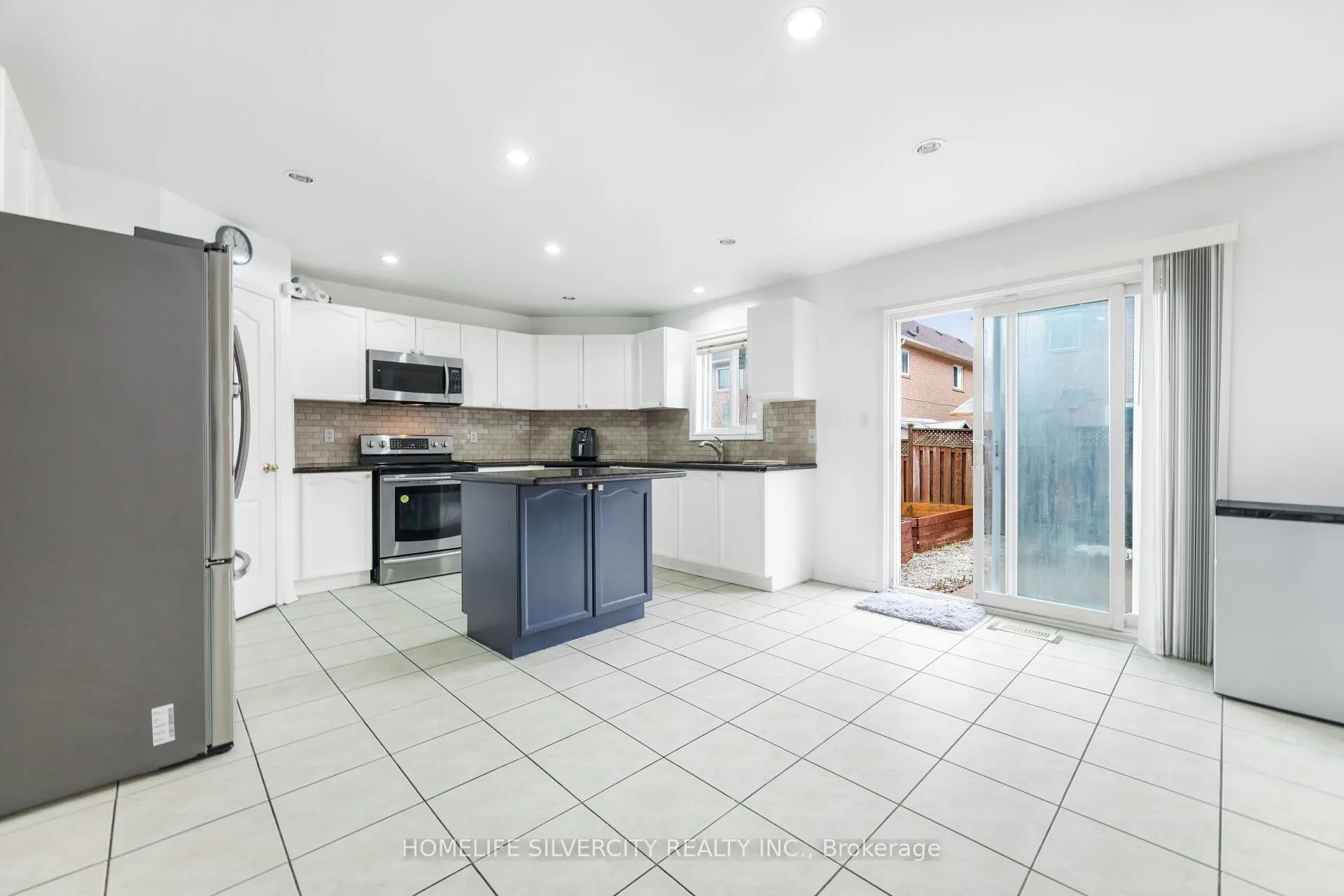 29 Beachpoint Boulevard