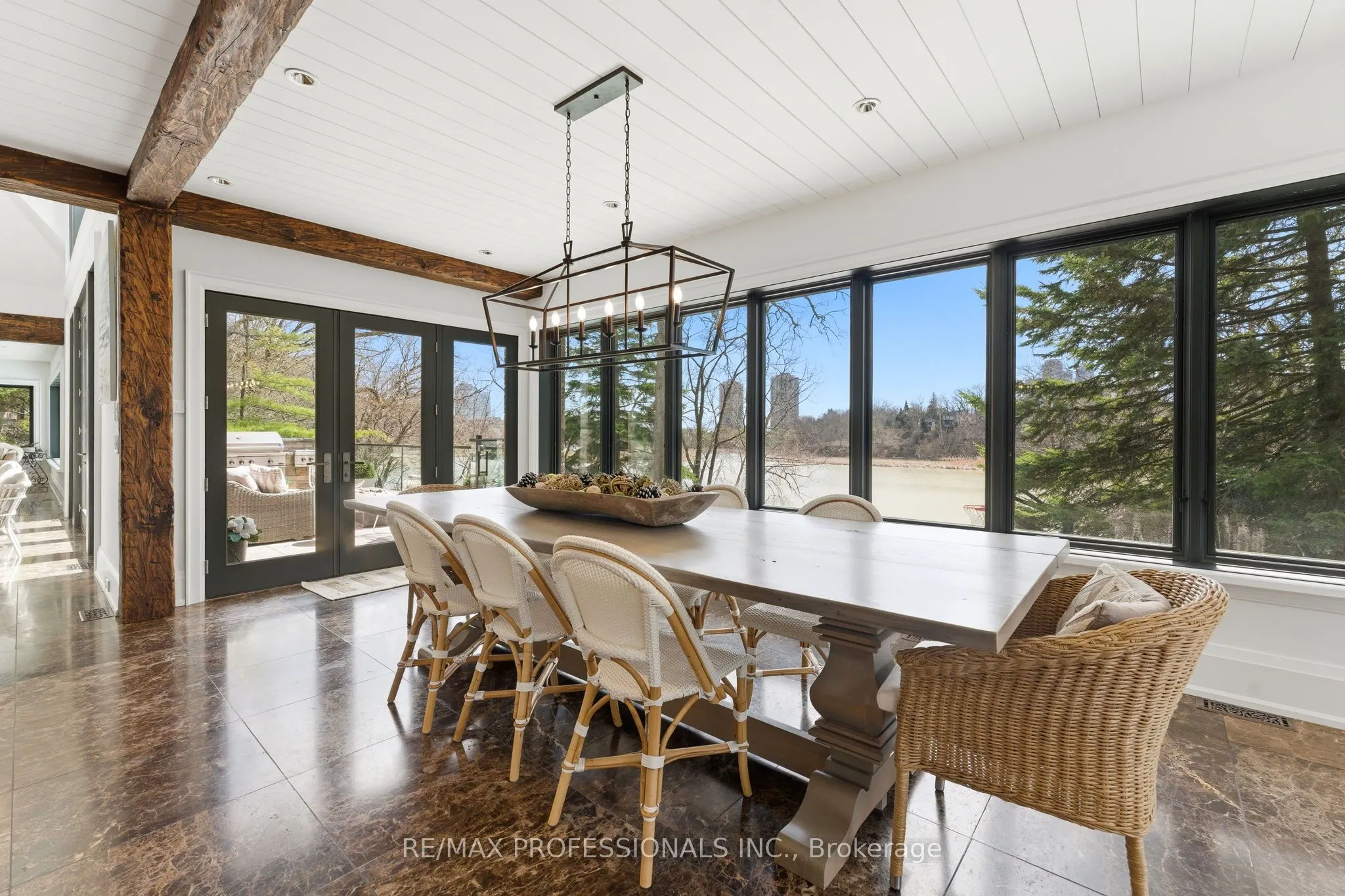 23 Riverside Crescent