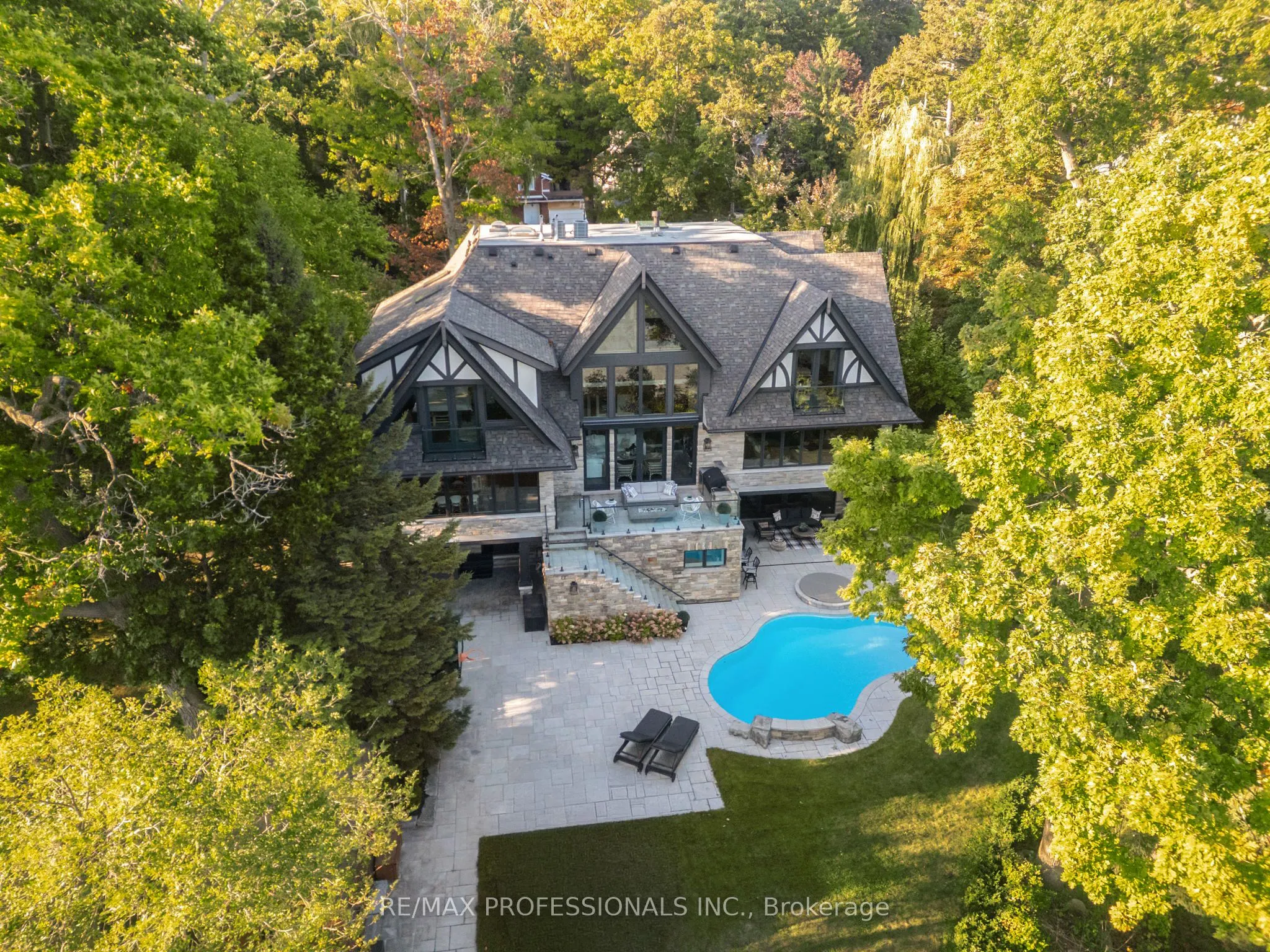 23 Riverside Crescent