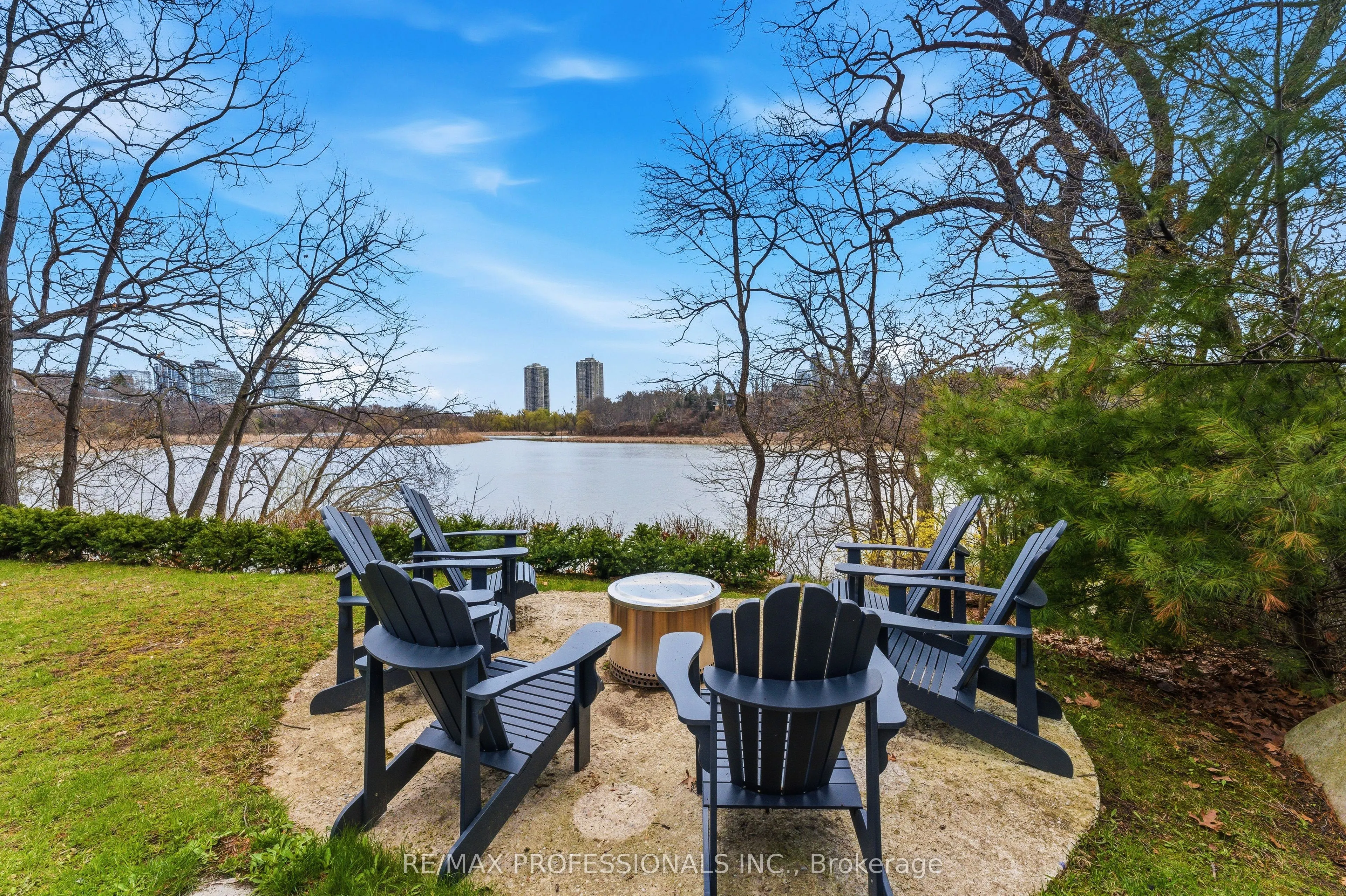 23 Riverside Crescent