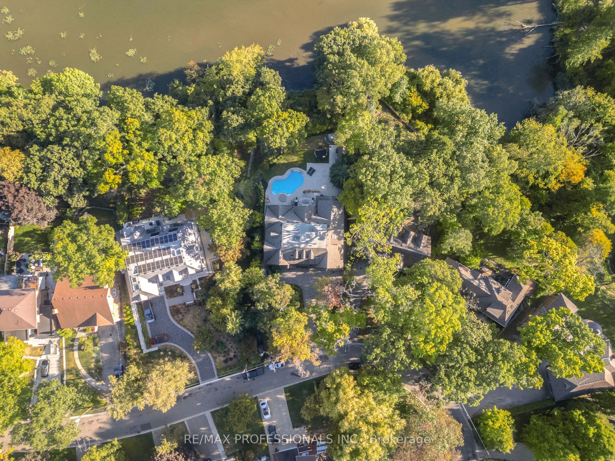 23 Riverside Crescent