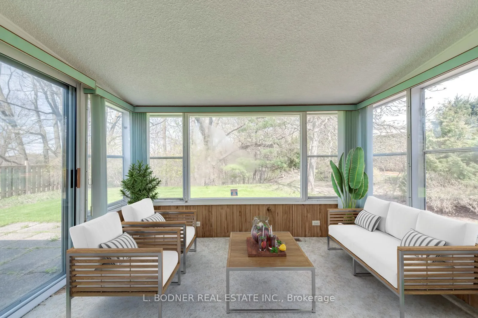 84 Ravenscrest Drive